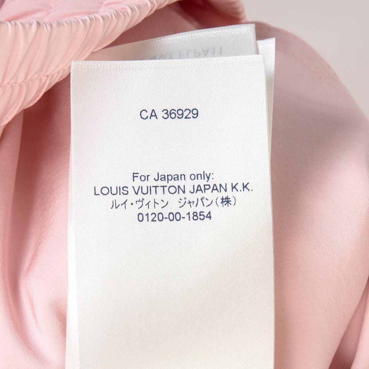 LOUIS VUITTON pink silk 2022 MONOGRAM OMBRE BERMUDA Shorts Pants M In Excellent Condition For Sale In Zürich, CH