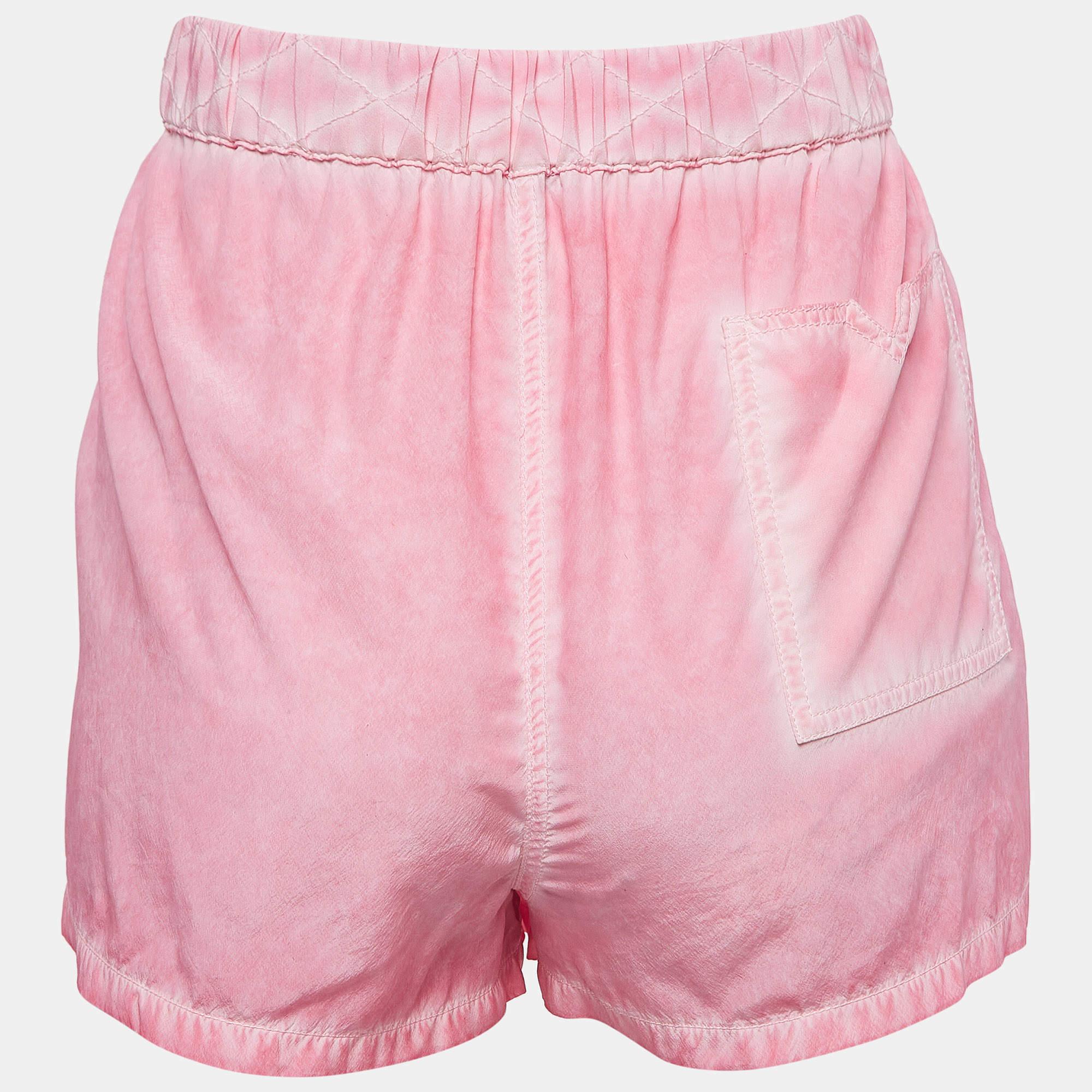 These shorts from Louis Vuitton are summer outfit goals! They flaunt a vibrant pink hue and are made from silk with belted design on waist accentuating the easy-breezy silhouette.

