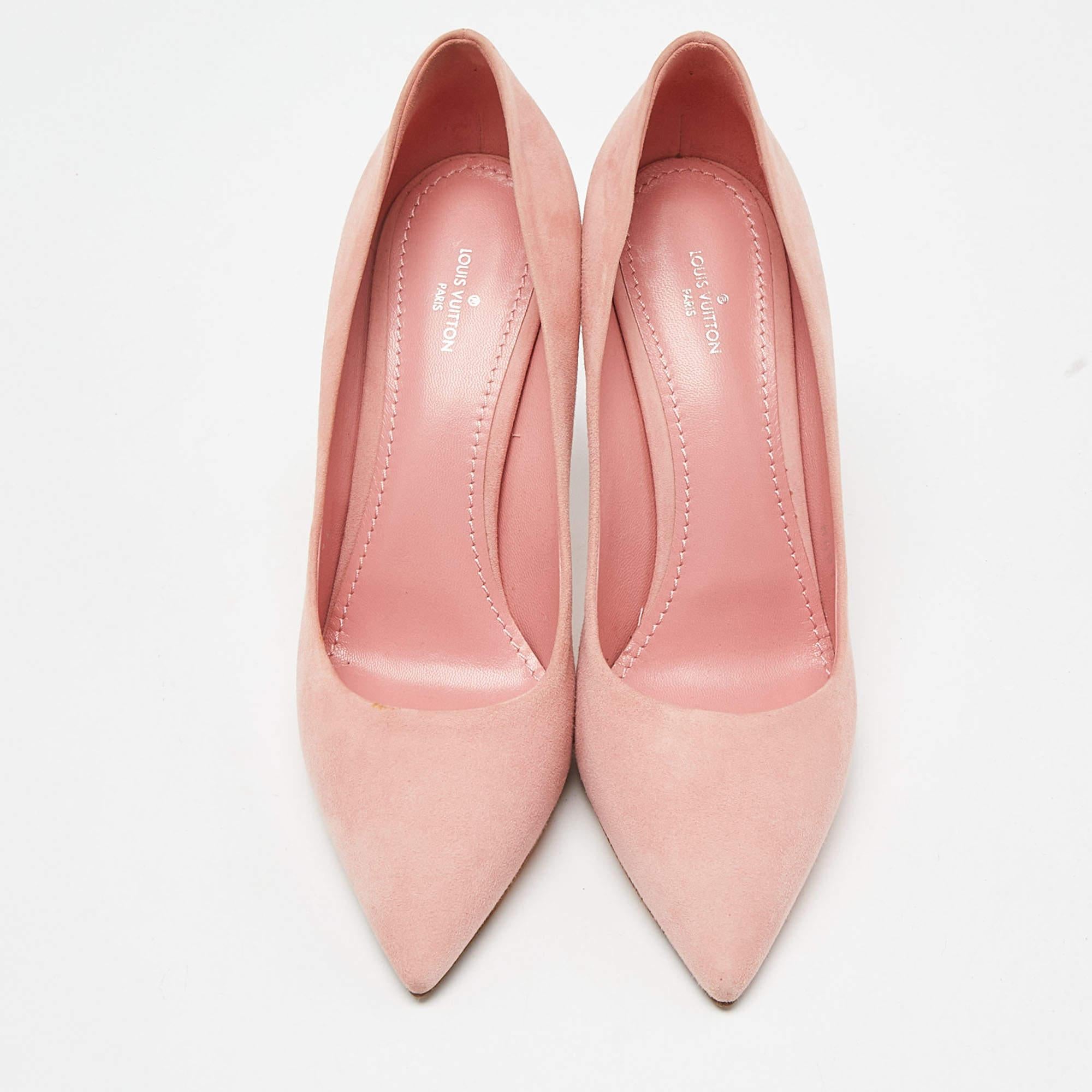Make a chic style statement with these designer pumps. They showcase sturdy heels and durable soles, perfect for your fashionable outings!

Includes: Original Dustbag

