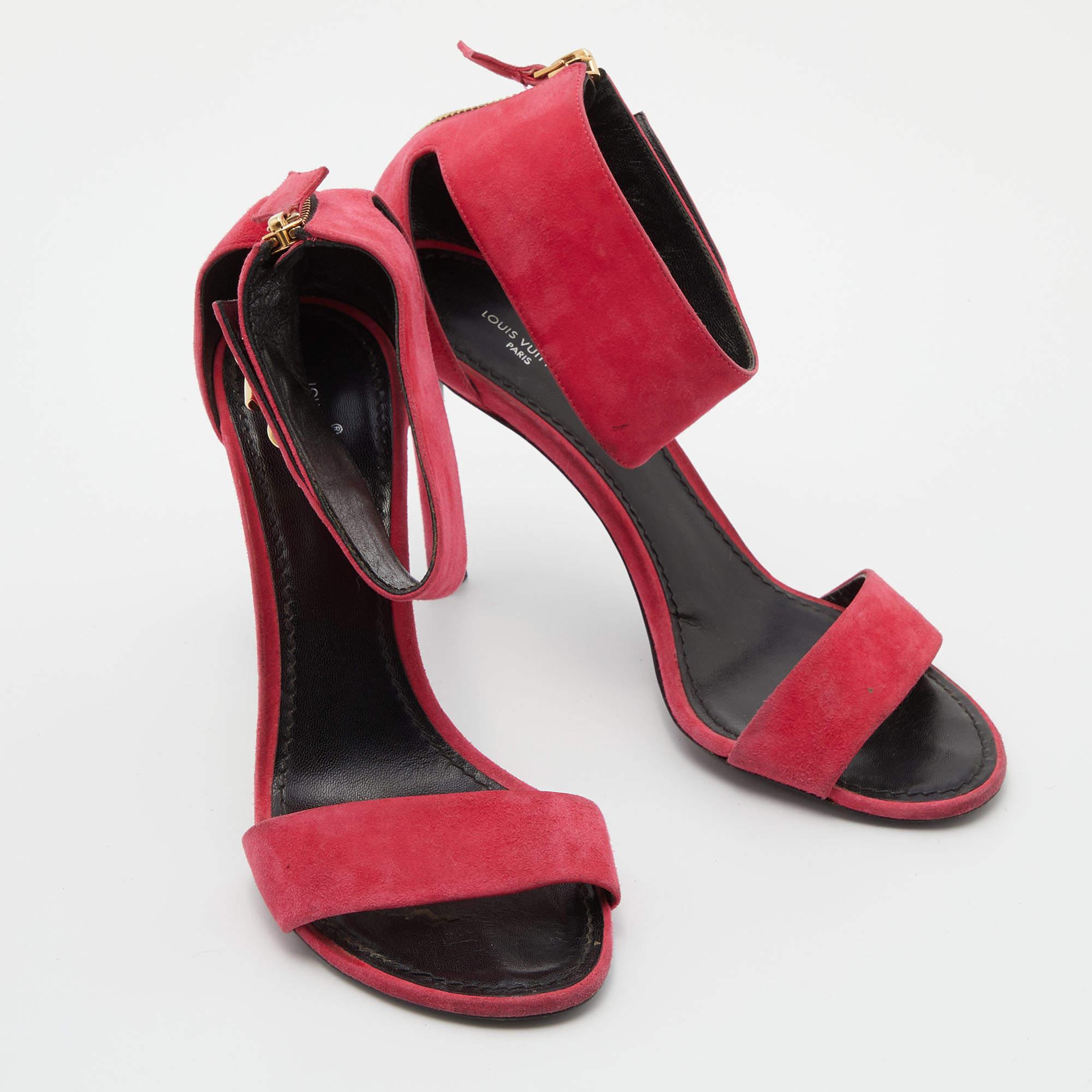 Louis Vuitton Pink Suede Twist Sandals Size 38.5 In Good Condition For Sale In Dubai, Al Qouz 2
