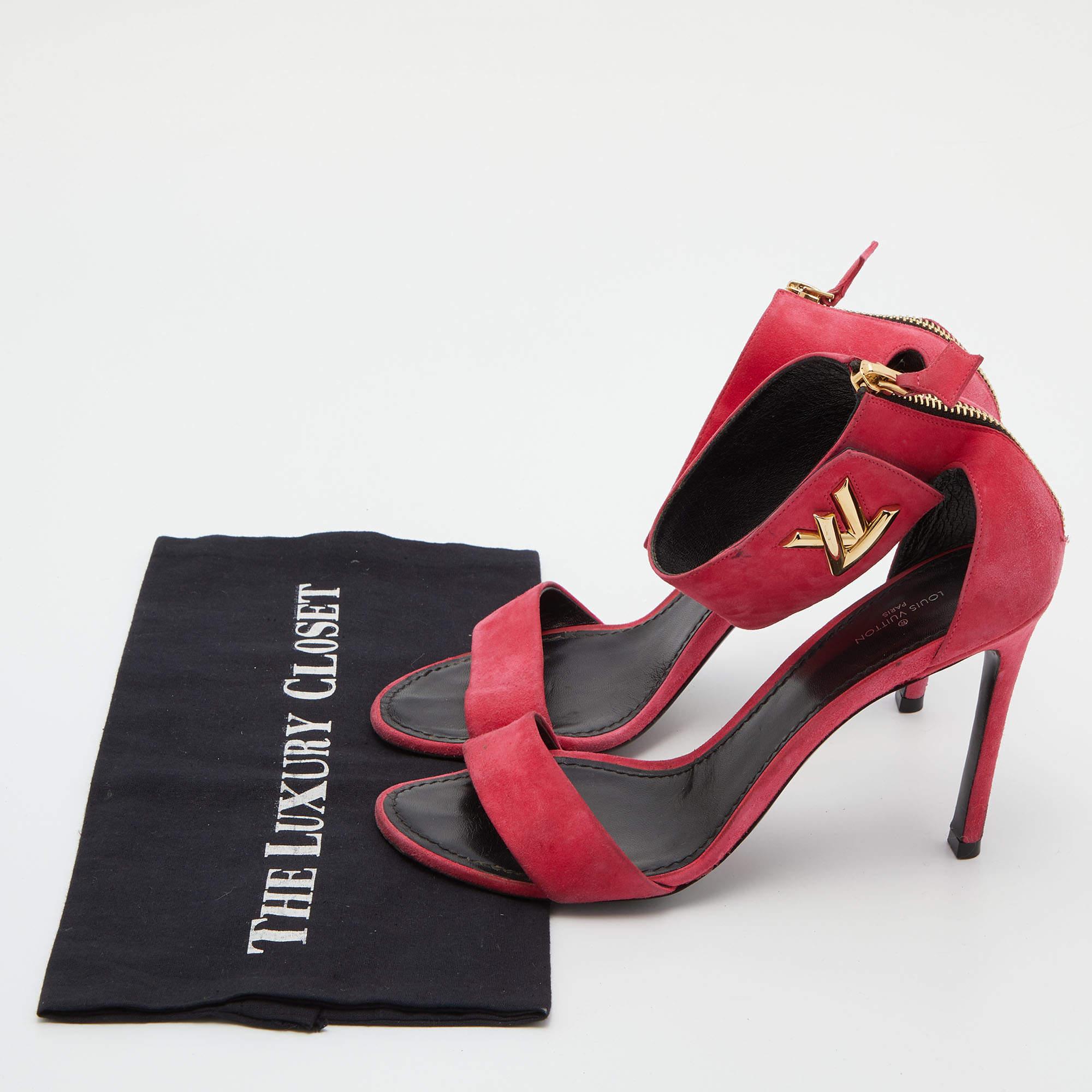 Louis Vuitton Pink Suede Twist Sandals Size 38.5 For Sale 5