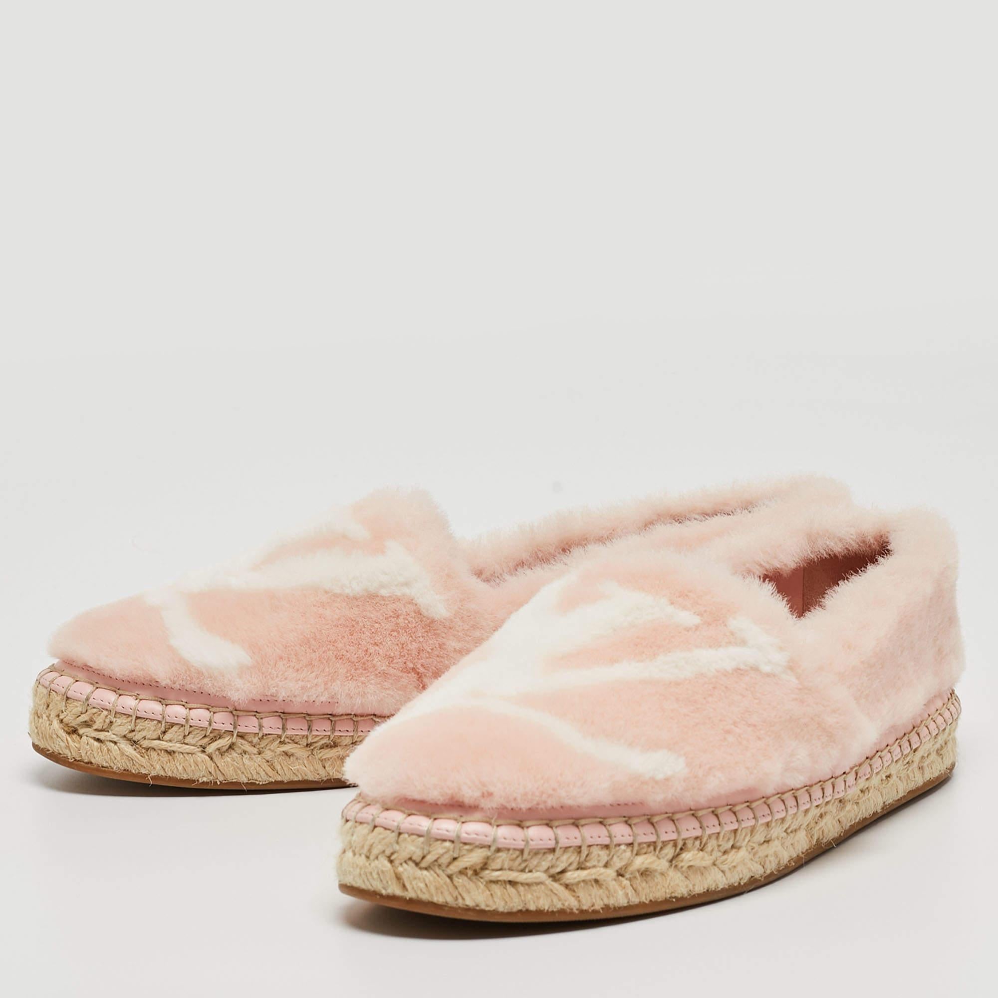 Louis Vuitton Pink/White Faux Fur Seashore Espadrille Flats Size 36 For Sale 3