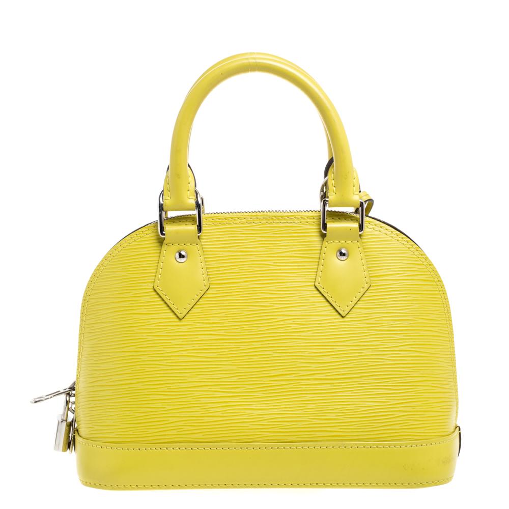 Von allen unwiderstehlichen Handtaschen von Louis Vuitton ist die Alma die am besten strukturierte. Die 1934 von Gaston-Louis Vuitton eingeführte Alma ist ein Klassiker:: der weltweit von Ikonen geliebt wird. Dieses Stück ist aus Epi-Leder gefertigt