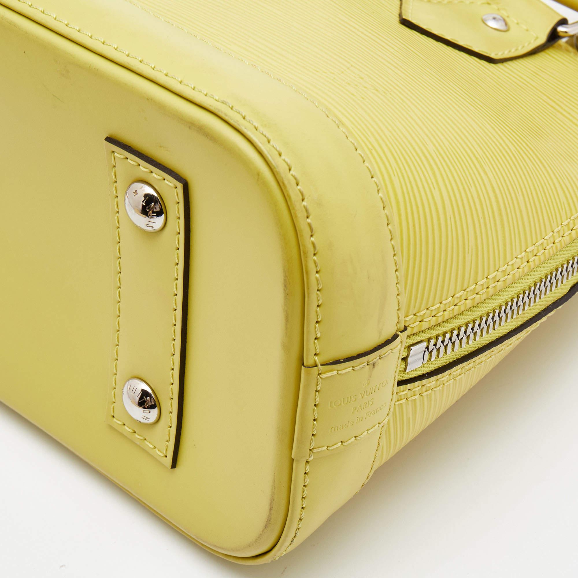 Louis Vuitton Pistache Epi Leather Alma BB Bag In Good Condition In Dubai, Al Qouz 2