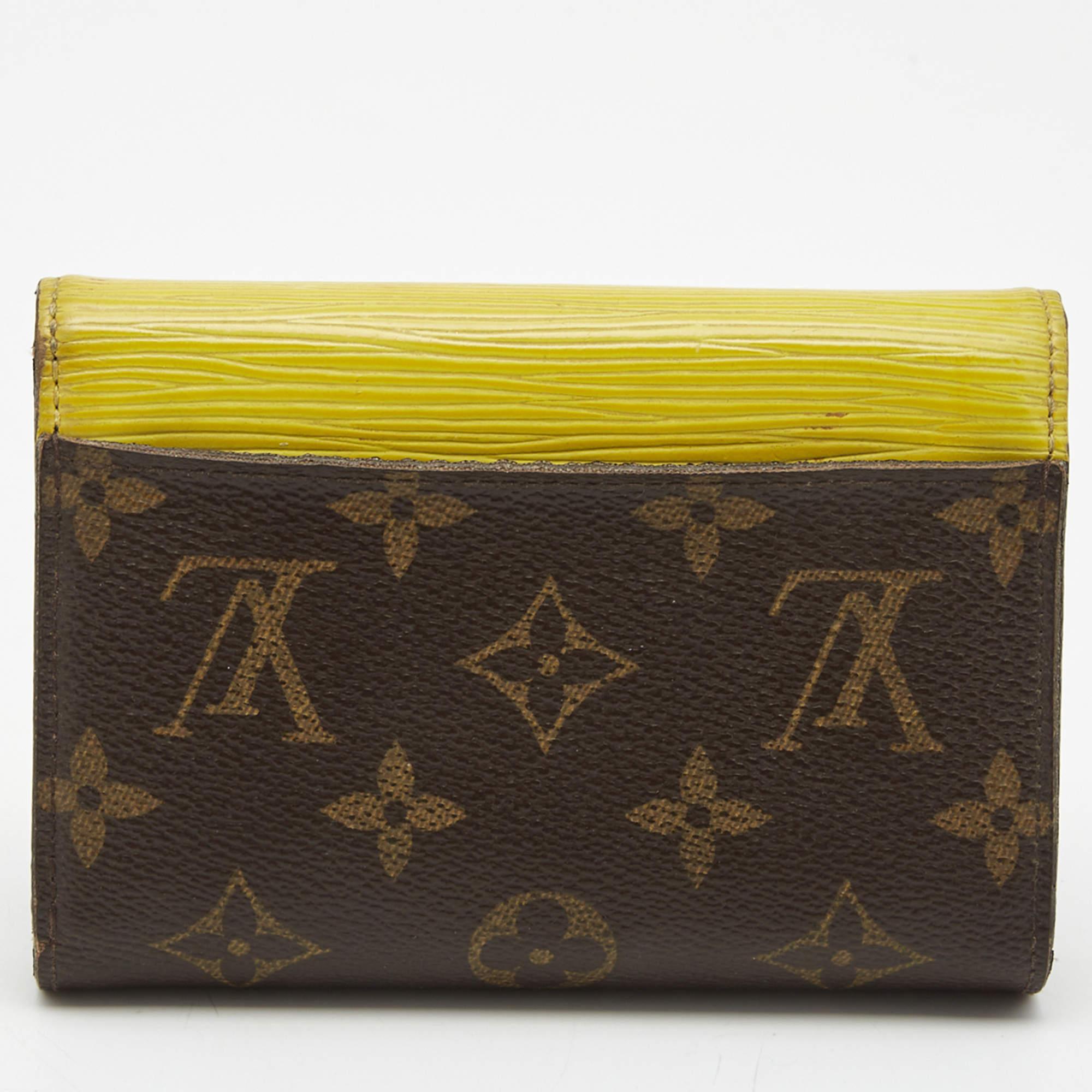 Bringing a fine mix of fashion and fine craftsmanship is this flap compact wallet from Louis Vuitton. The designer women's wallet comes crafted from Pistache Ep leather along with Monogram canvas and is designed with silver-tone hardware.

