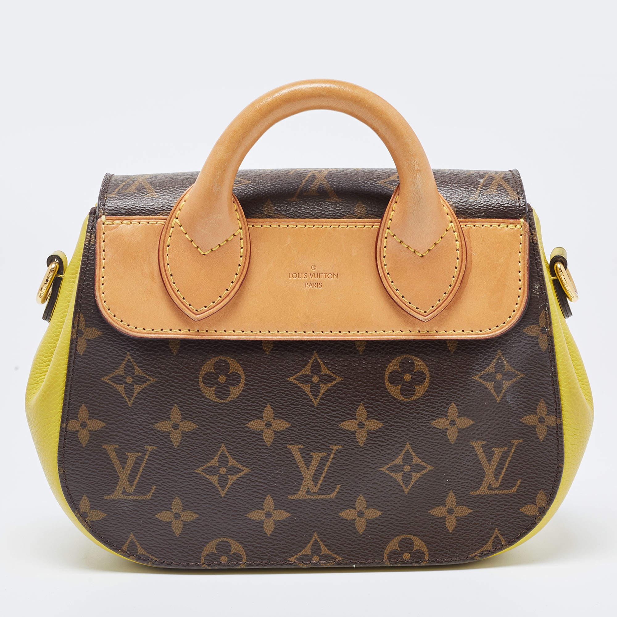 A perfect pick for endless style and fashion-filled sprees is this Eden. This Louis Vuitton creation has been beautifully crafted from Monogram canvas as well as leather and styled with a push lock on the flap. The insides are lined with Alcantara