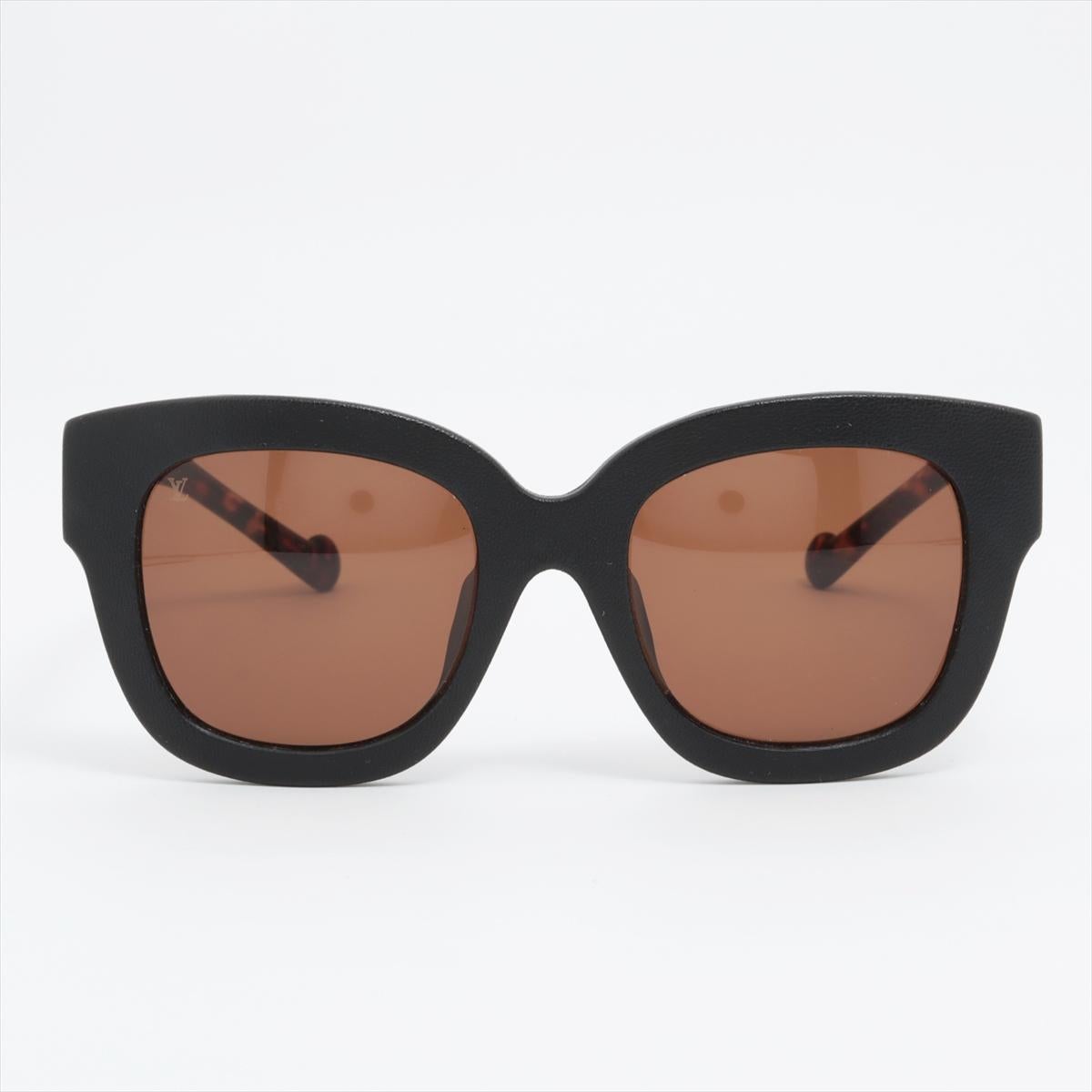 The Louis Vuitton Plastic Sunglasses in Dark Tortoise offer a timeless and sophisticated accessory for any occasion. Crafted from high-quality plastic, the sunglasses feature a combination of classic dark tortoise and black frames that exude