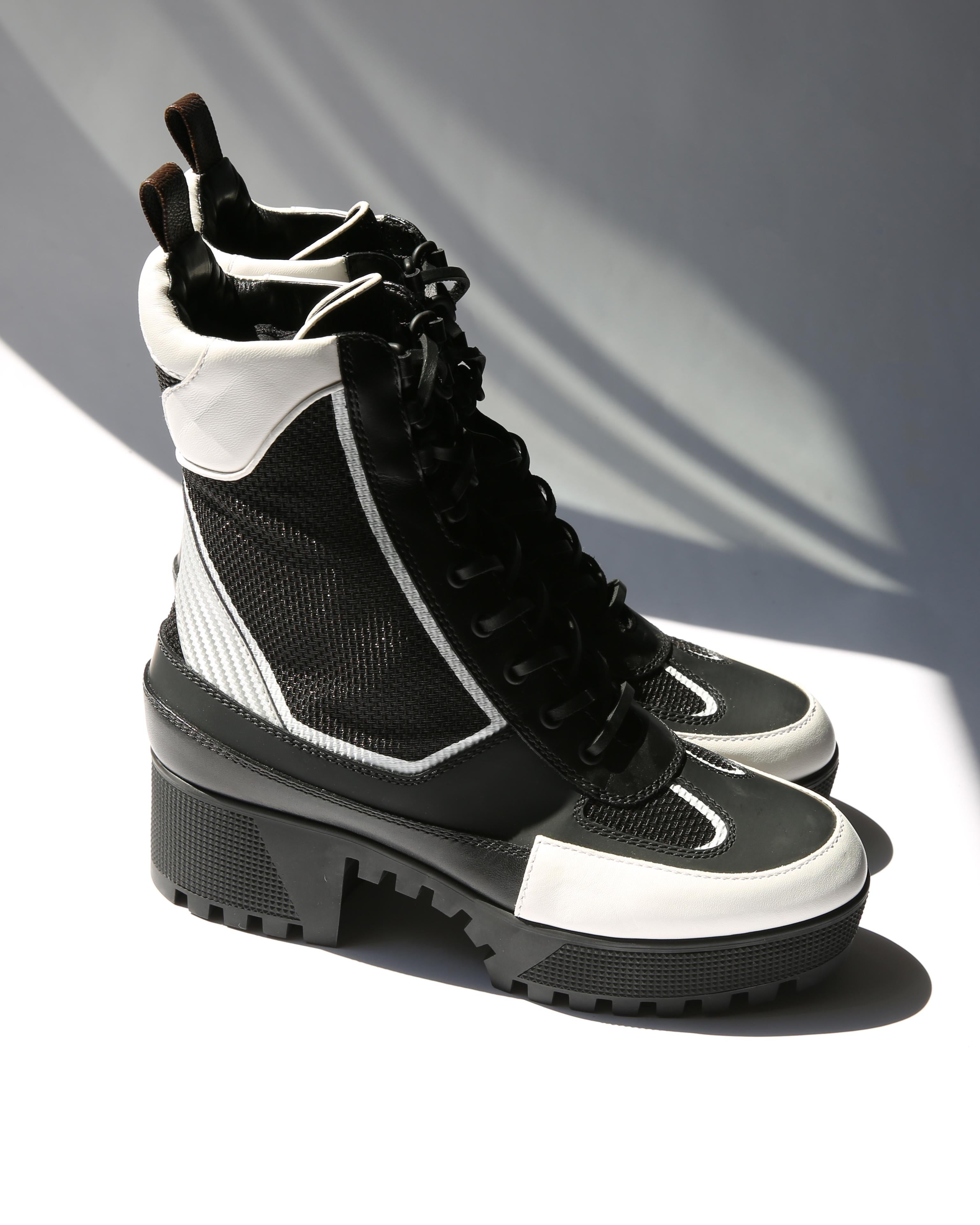 Louis Vuitton platform Laureate Desert ankle boots
Black and white in leather and mesh lace up boots with a block heel
Come with their dust bag, care card and receipt
These have only been tried on within the home and are in fact new
Some slight
