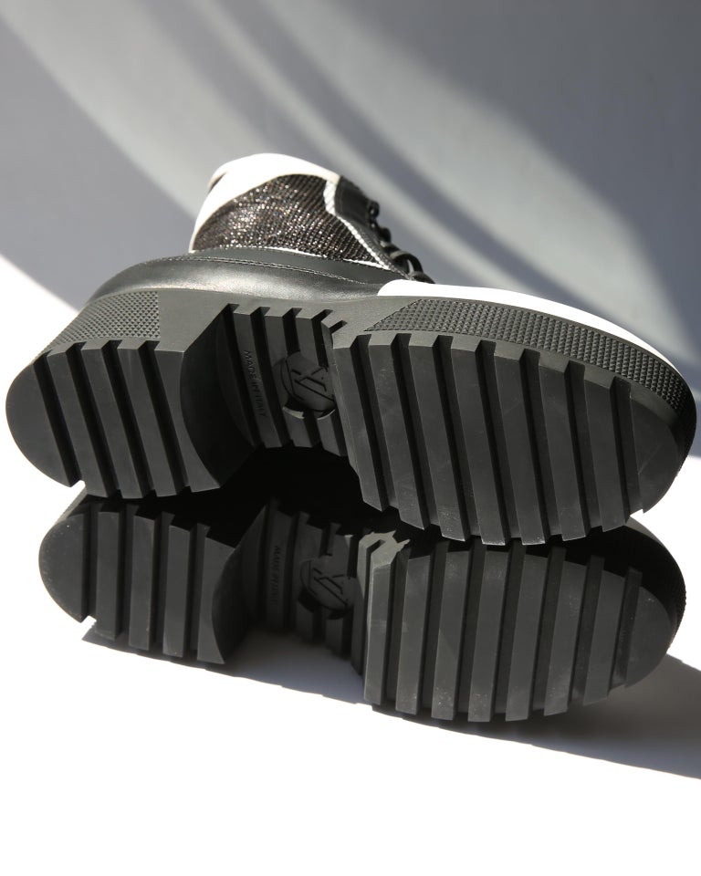 Louis Vuitton Black/White Leather Mesh Laureate Platform Desert Boots Size  40 at 1stDibs