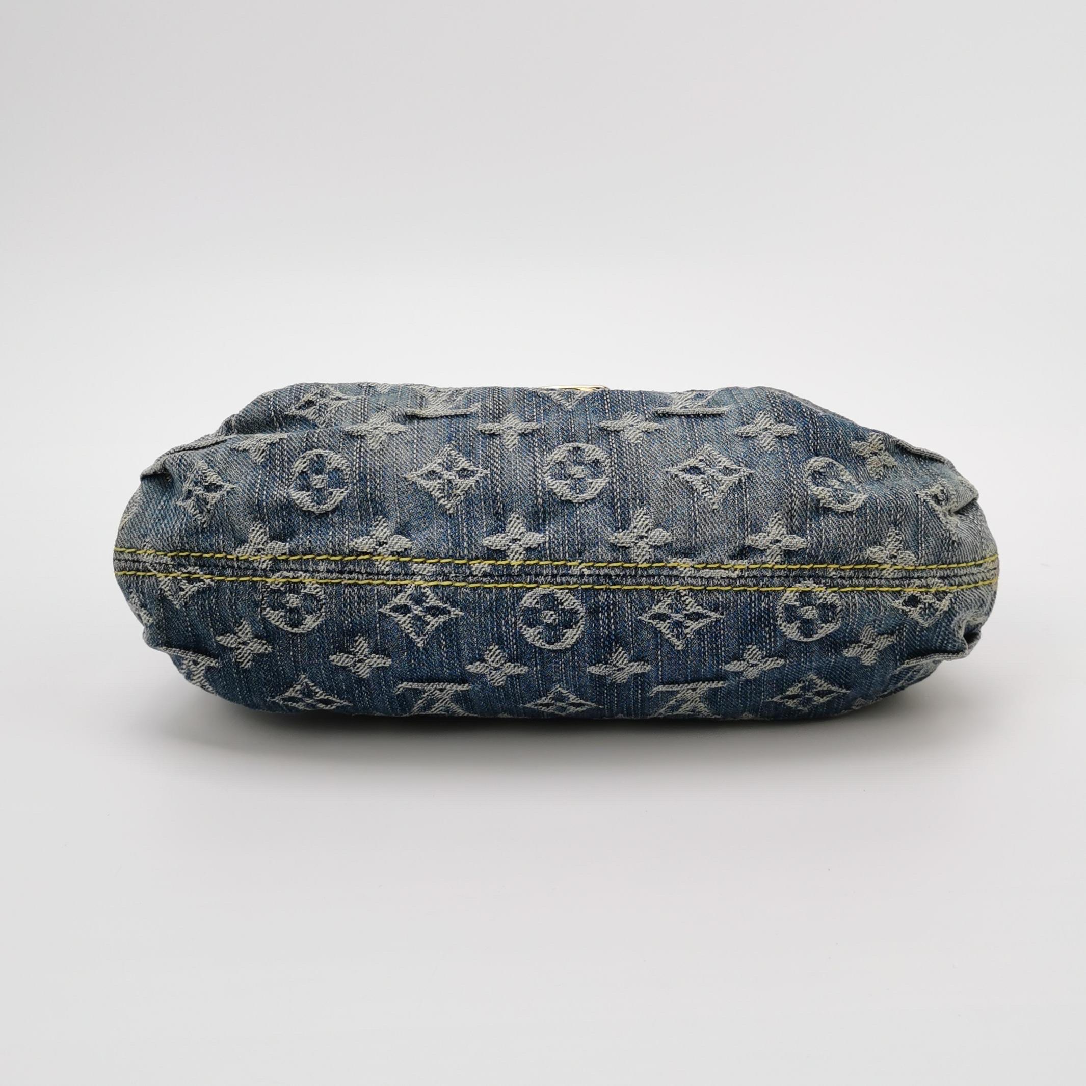 Louis Vuitton Pleaty Blue Denim Monogram Baggy In Good Condition For Sale In AUBERVILLIERS, FR
