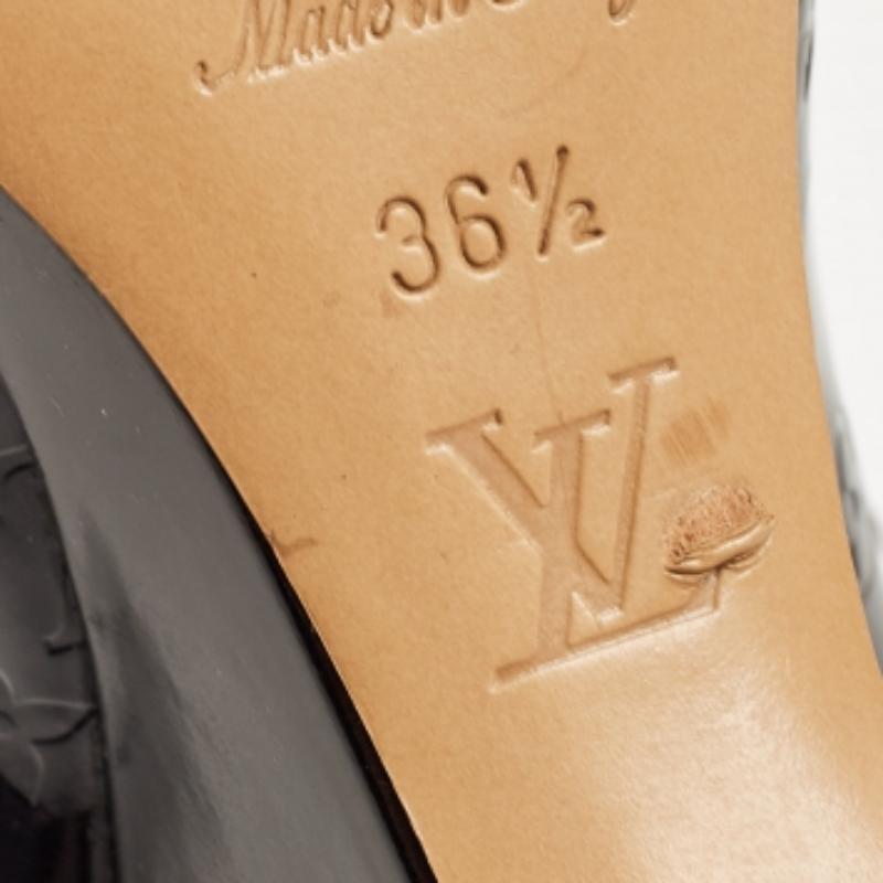 Setzen Sie mit diesen Designer-Pumps ein schickes Stil-Statement. Sie zeichnen sich durch einen robusten Absatz und eine strapazierfähige Sohle aus, perfekt für Ihre modischen Ausflüge!