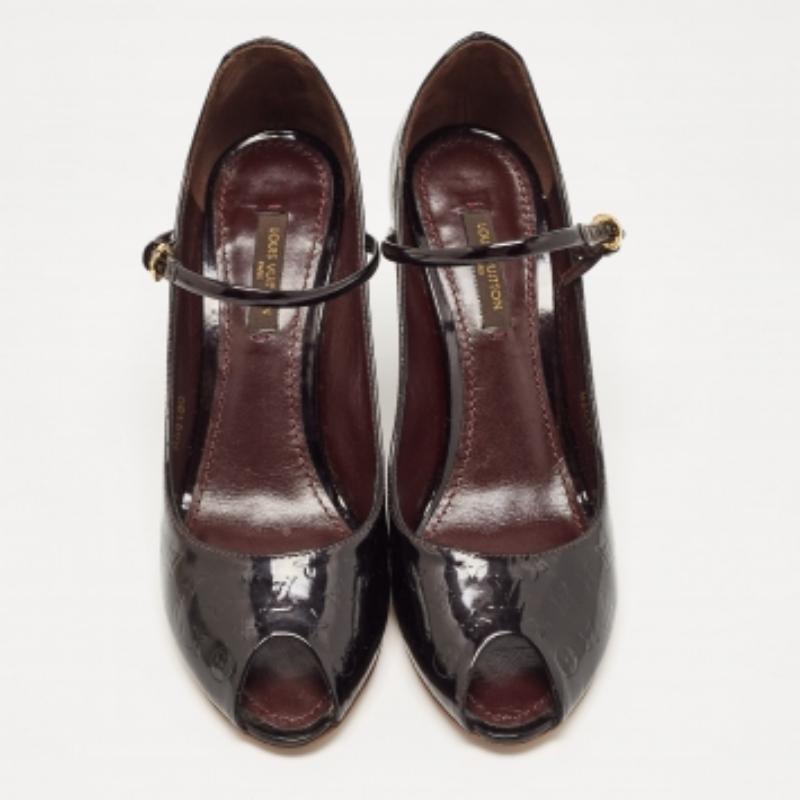 Louis Vuitton Pflaumenfarbene Monogramm Lackleder Peep Toe Keil Pumps Größe 36,5 im Angebot 2