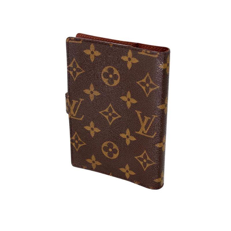 Louis Vuitton PM Ring Agenda Monogram Wallet LV-1202p-0010

The Louis Vuitton signature LV PM Ring Agenda will keep you organized at all times. Use it as an agenda, address book or even a notebook. You will want to take this classy and sophisticated