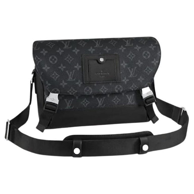 Louis Vuitton PM Voyager Messenger Bag For Sale at 1stDibs