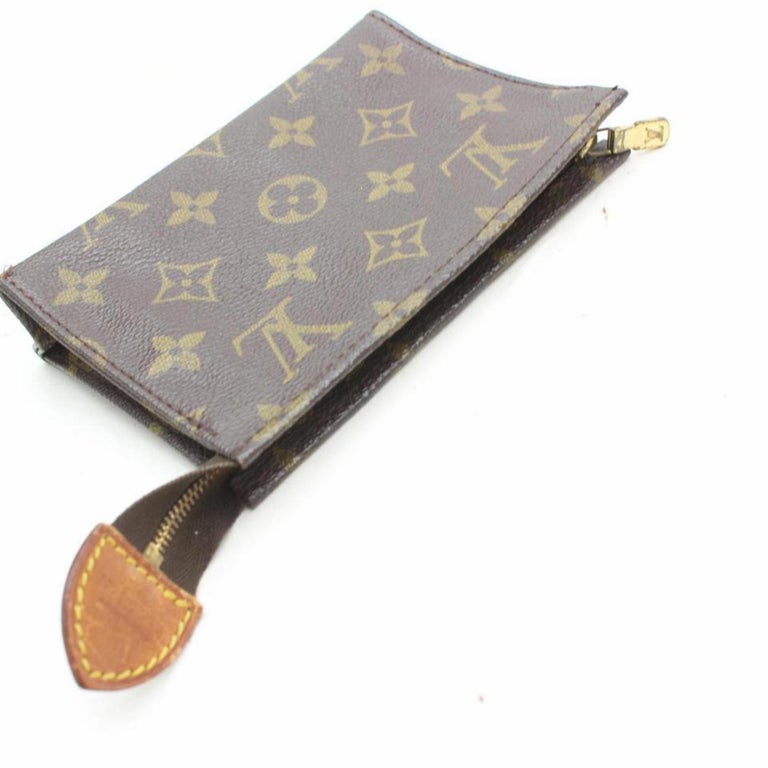 Louis Vuitton Poche Toilette 15 Toiletry Pouch Cosmetic Case 869306 Clutch For Sale at 1stdibs