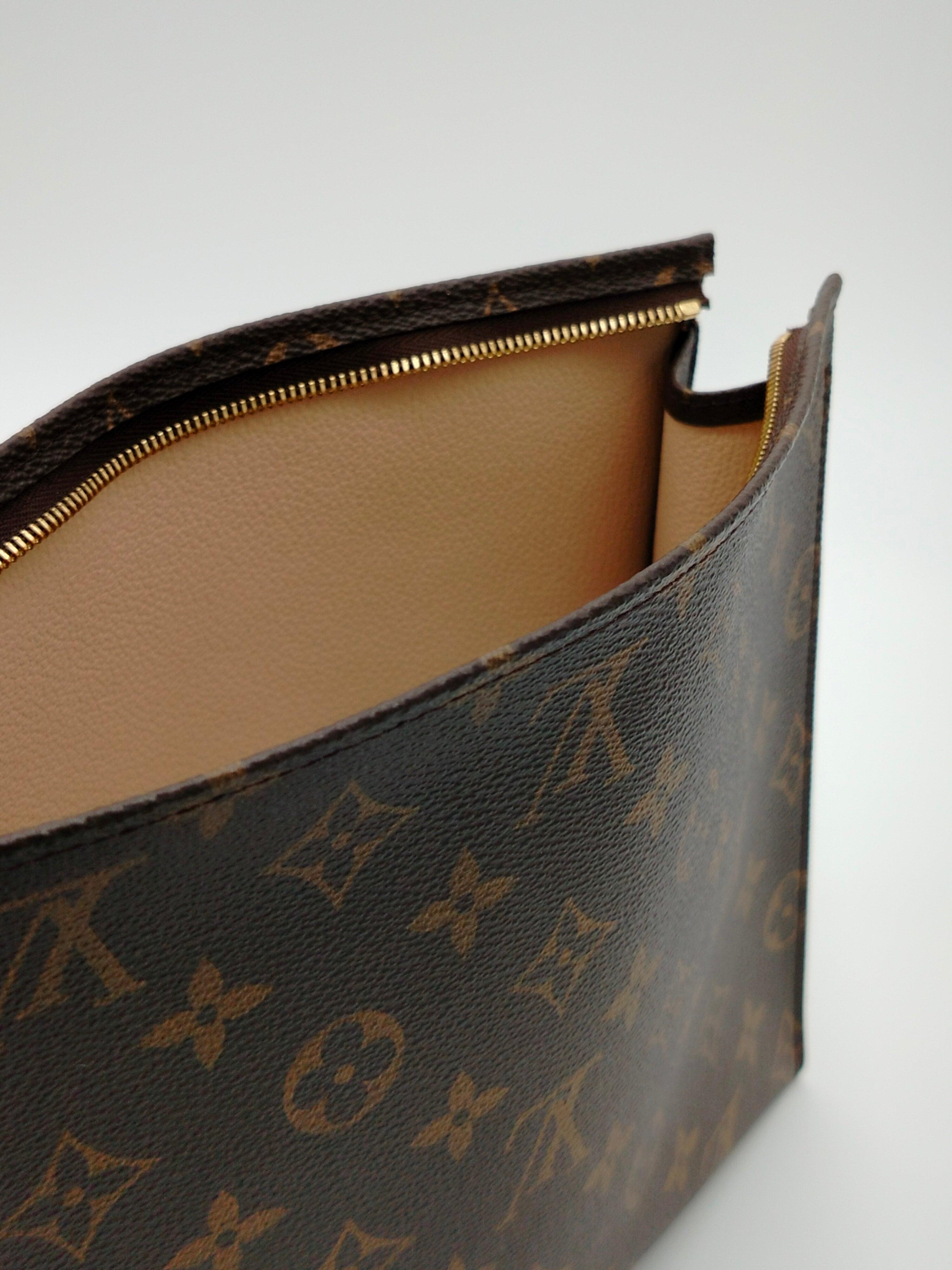 Louis Vuitton Poche Toilette Monogram Clutch Bag - '10s 5