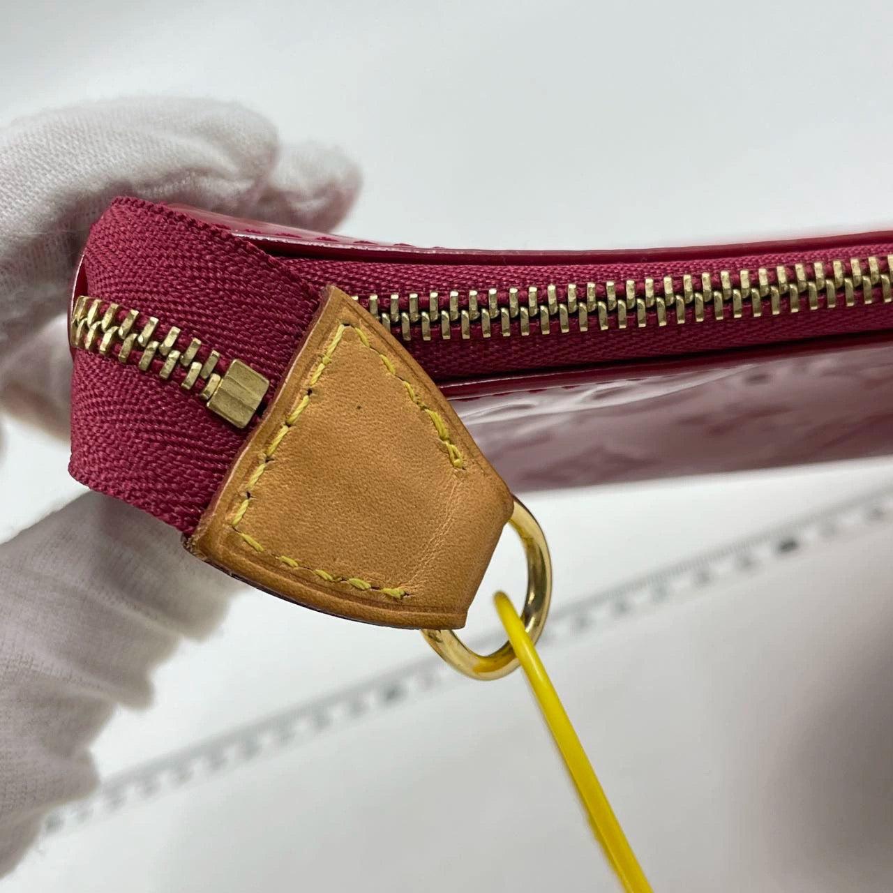 Louis Vuitton Pochette Accessoire Patent Leather Red Medium For Sale 6