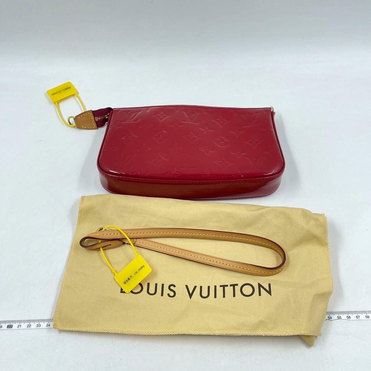 Louis Vuitton Pochette Accessoire Patent Leather Red Medium For Sale 3