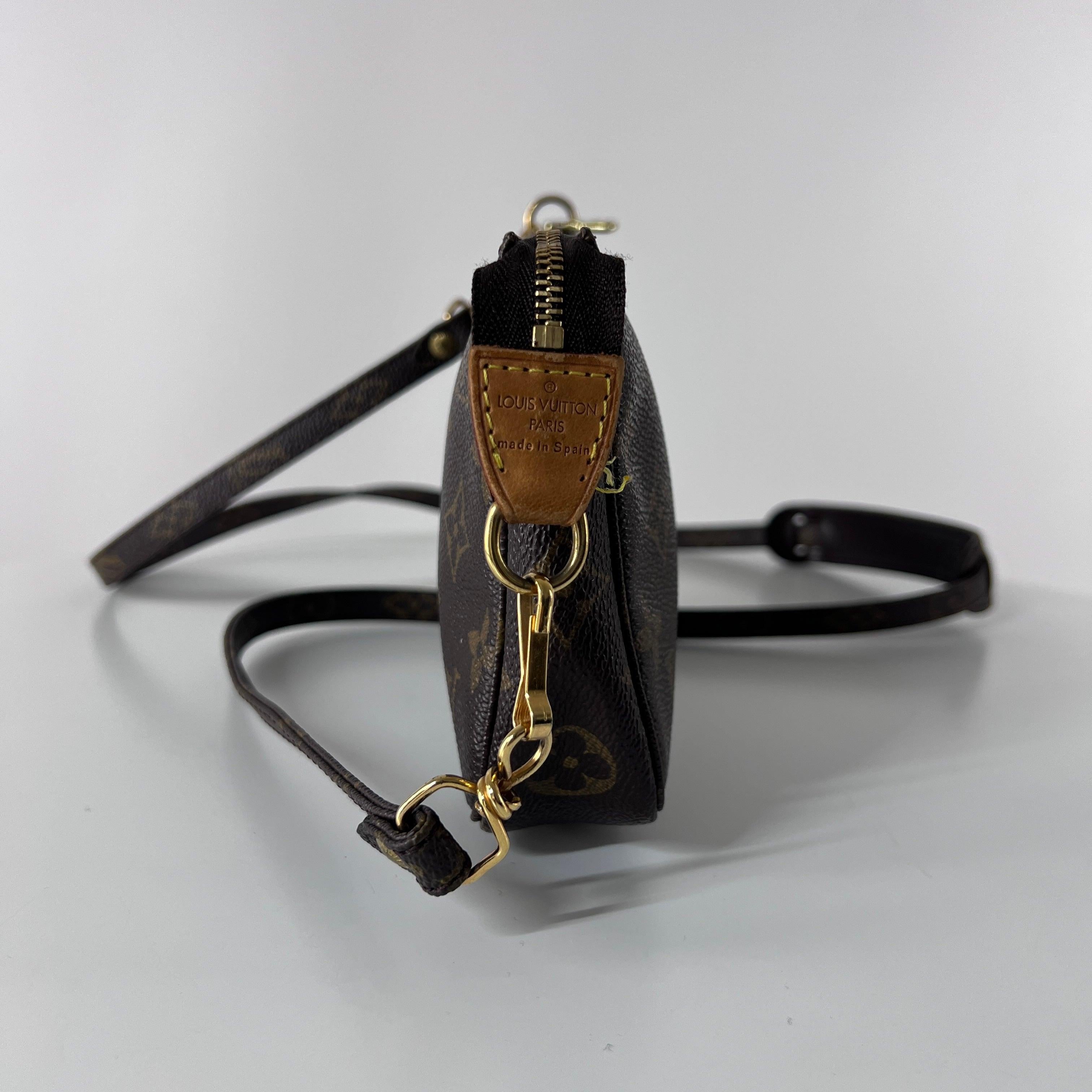 Louis Vuitton Pochette Accessoires Monogram Canvas Brown 2001 en vente 5