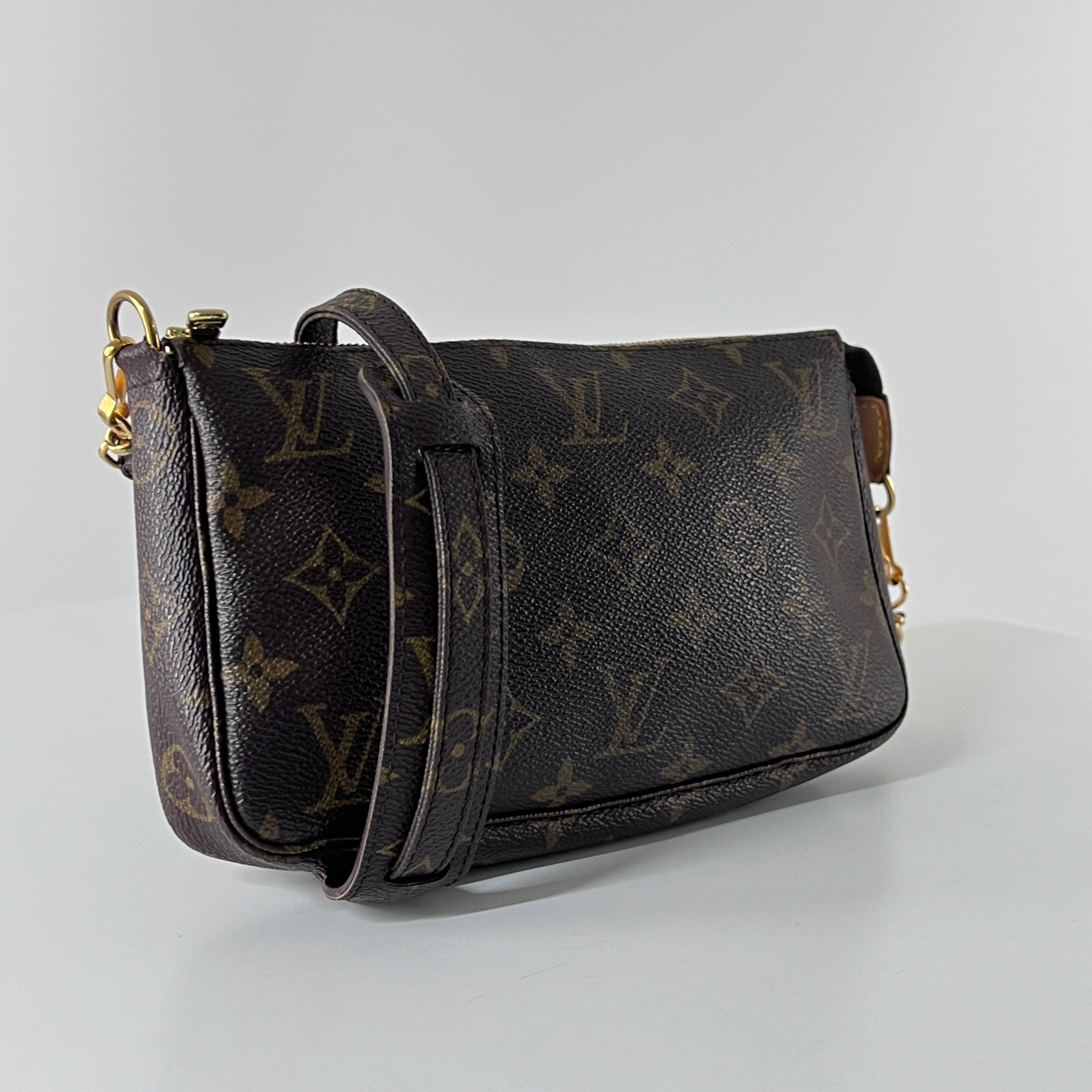 Louis Vuitton Pochette Accessoires Monogram Canvas Brown 2001 en vente 1