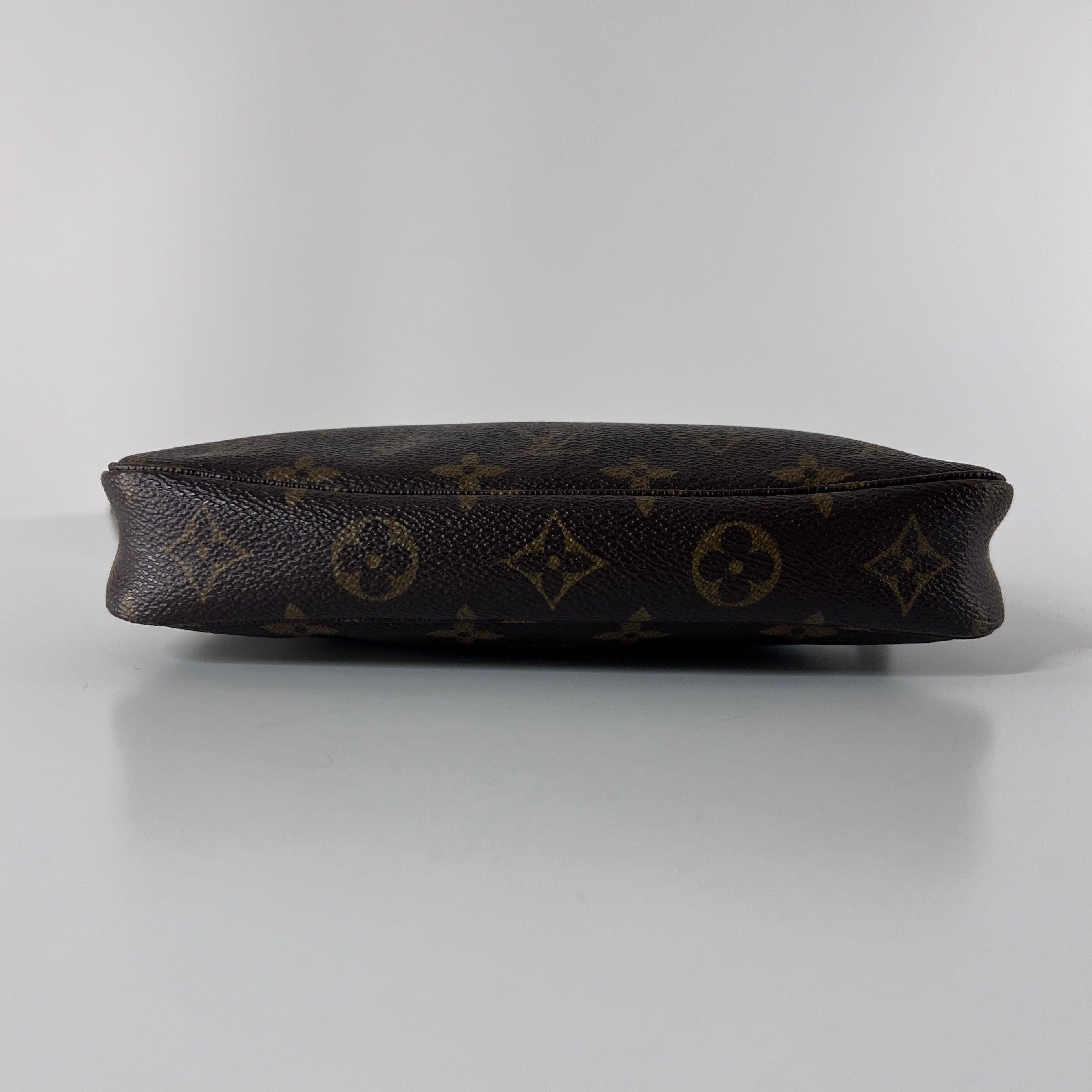 Louis Vuitton Pochette Accessoires Monogram Canvas Brown 2001 en vente 2