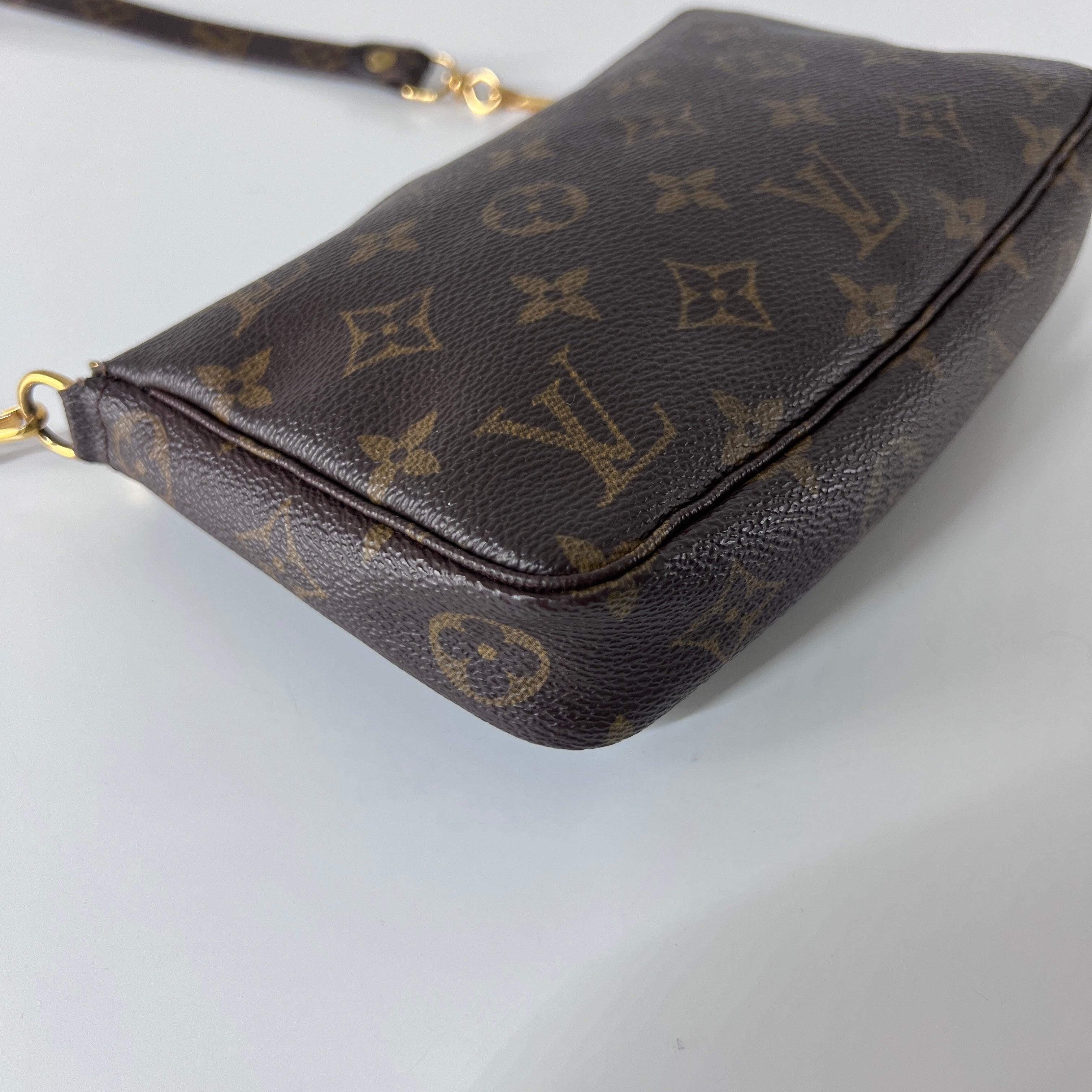 Louis Vuitton Pochette Accessoires Monogram Canvas Brown 2001 en vente 3