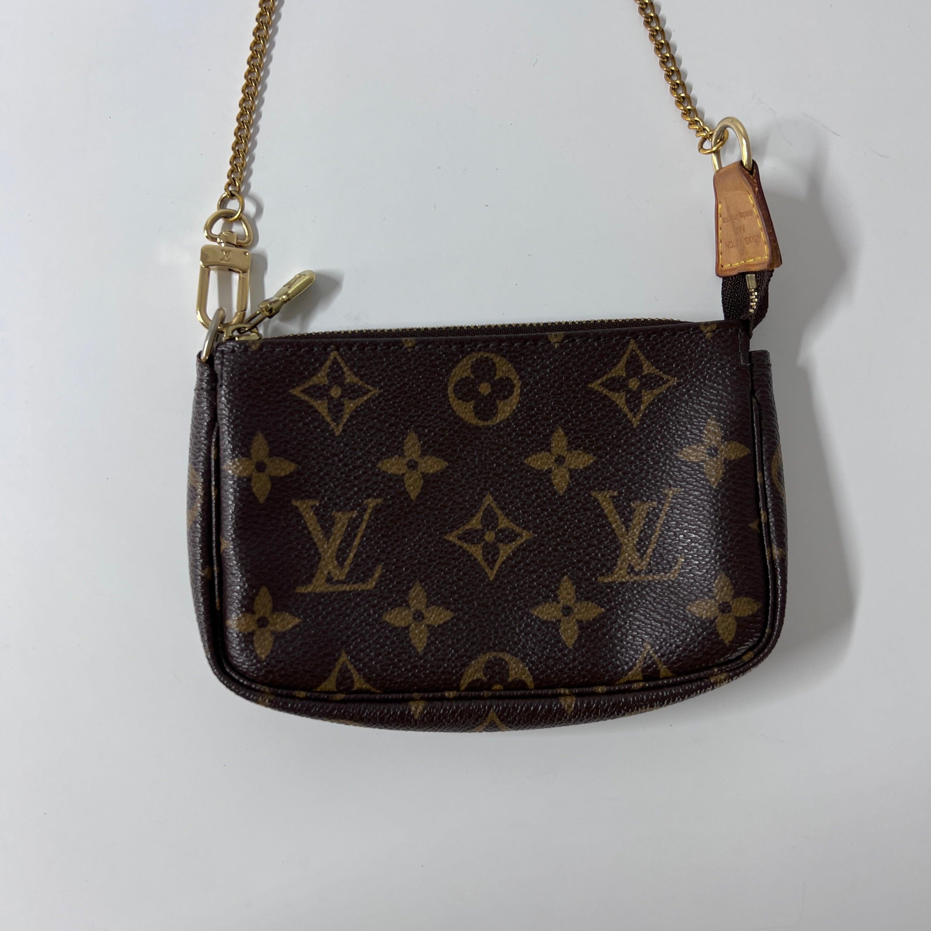 Noir Louis Vuitton Pochette Accessoires Monogram Canvas Brown 2008 en vente