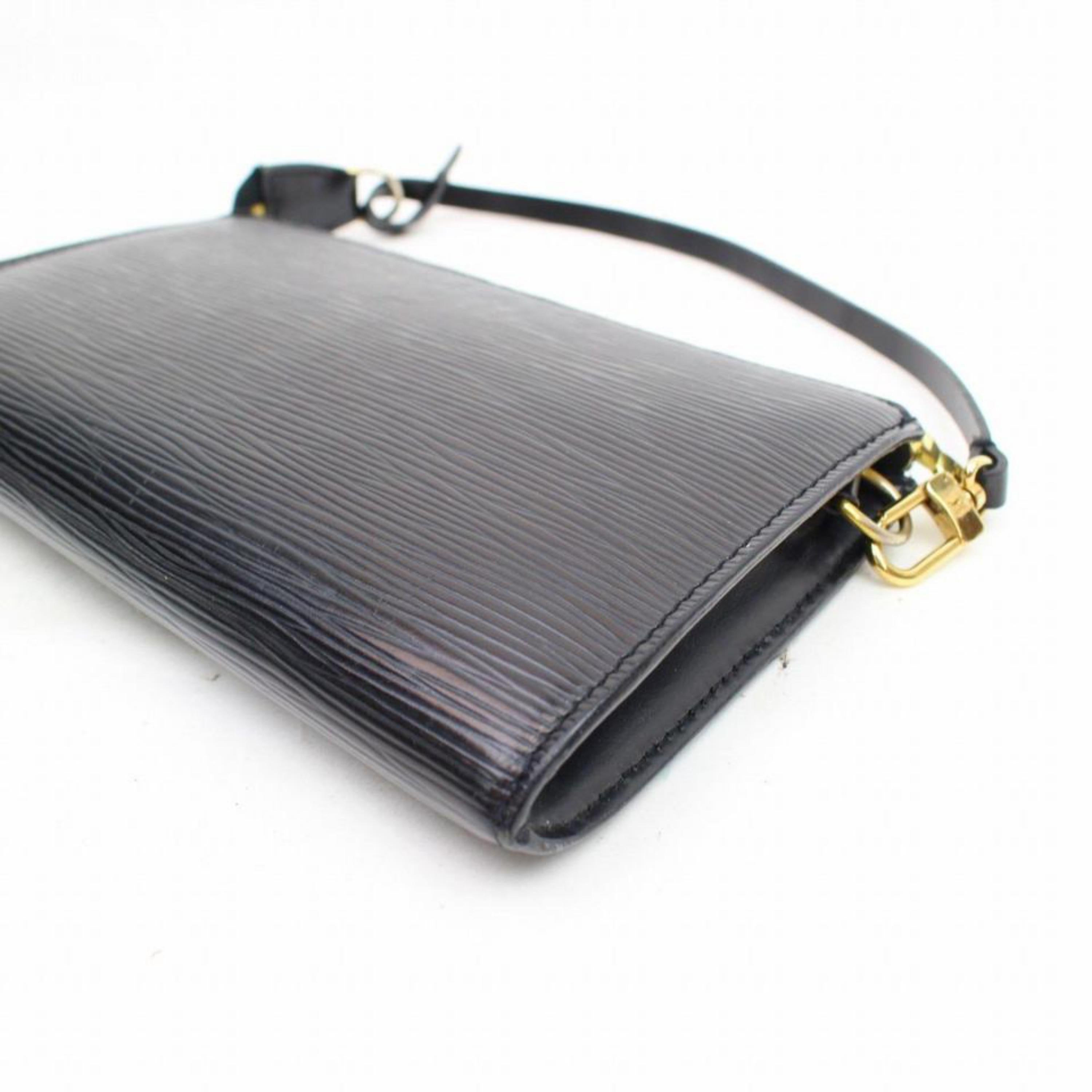 Louis Vuitton Pochette Accessoires Noir 868118 Black Leather Wristlet For Sale 3