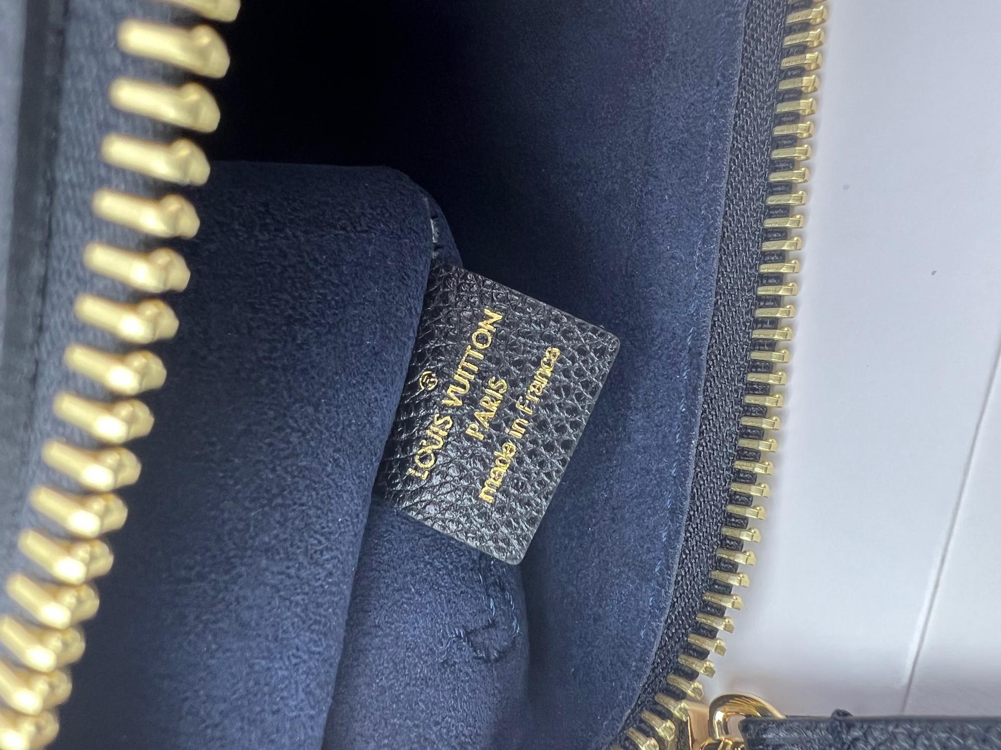 LOUIS VUITTON Pochette-Umhängetasche aus schwarzem Leder mit Nieten von NEVERFULL  6