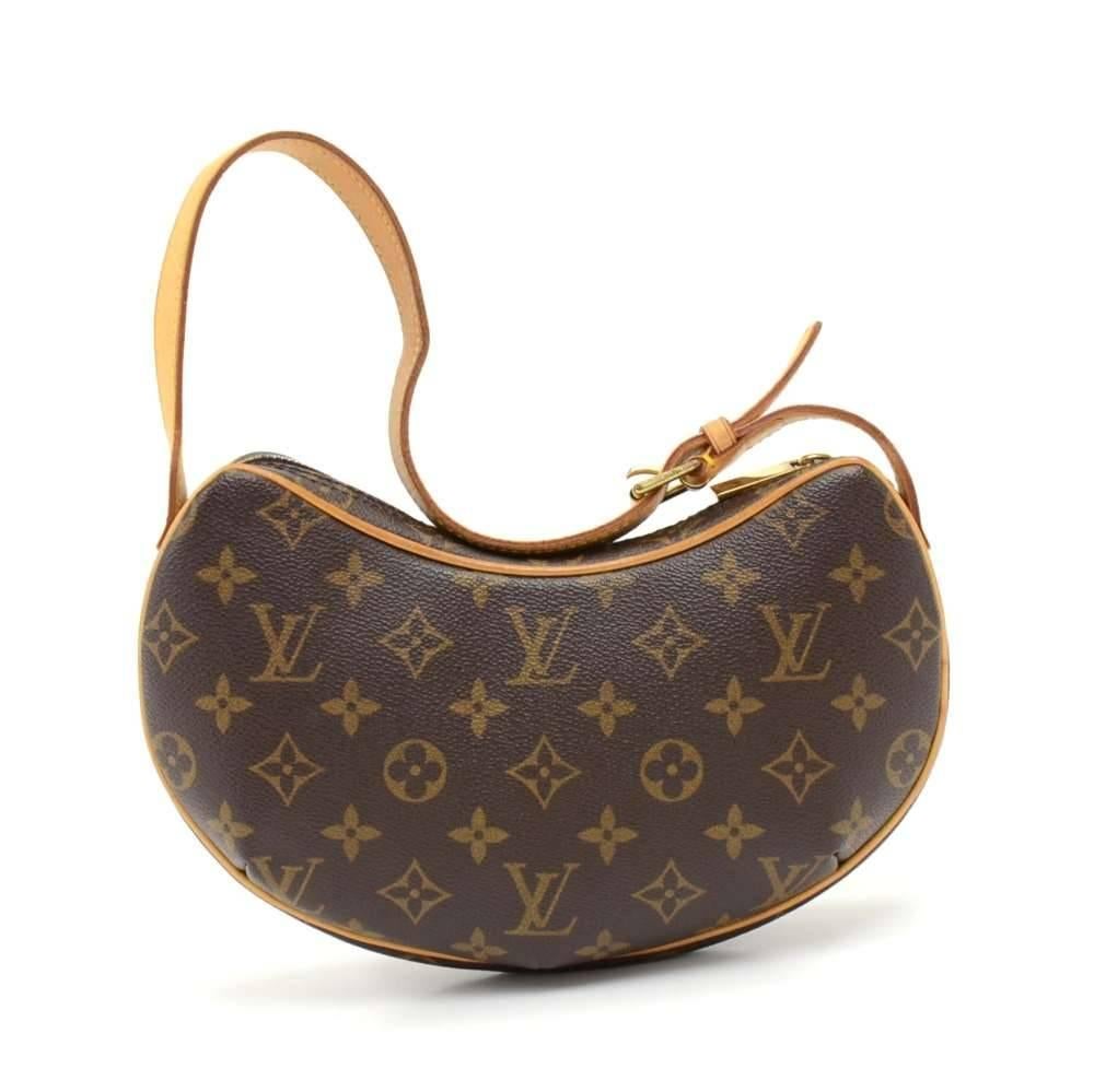 Louis Vuitton Pochette Croissant in monogram canvas. Top is secured with a zipper. Inside has red alkantra lining and 1 open pocket. Carried on one shoulder or in hand with adjustable cowhide leather strap.  SKU: LP113

Made in: France
Serial