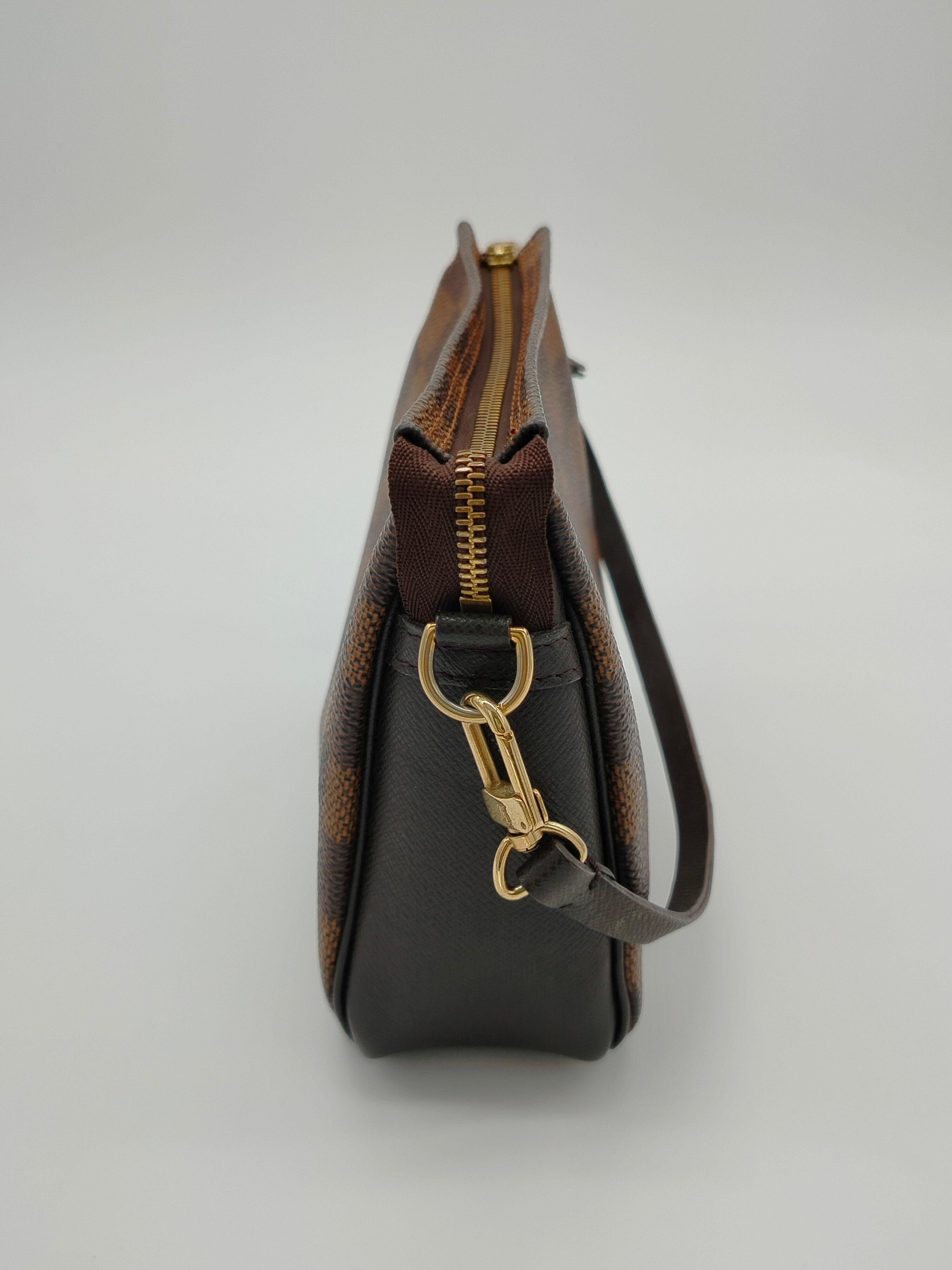 Women's Louis Vuitton Pochette Damier Ebene Shoulder Bag - '90s For Sale