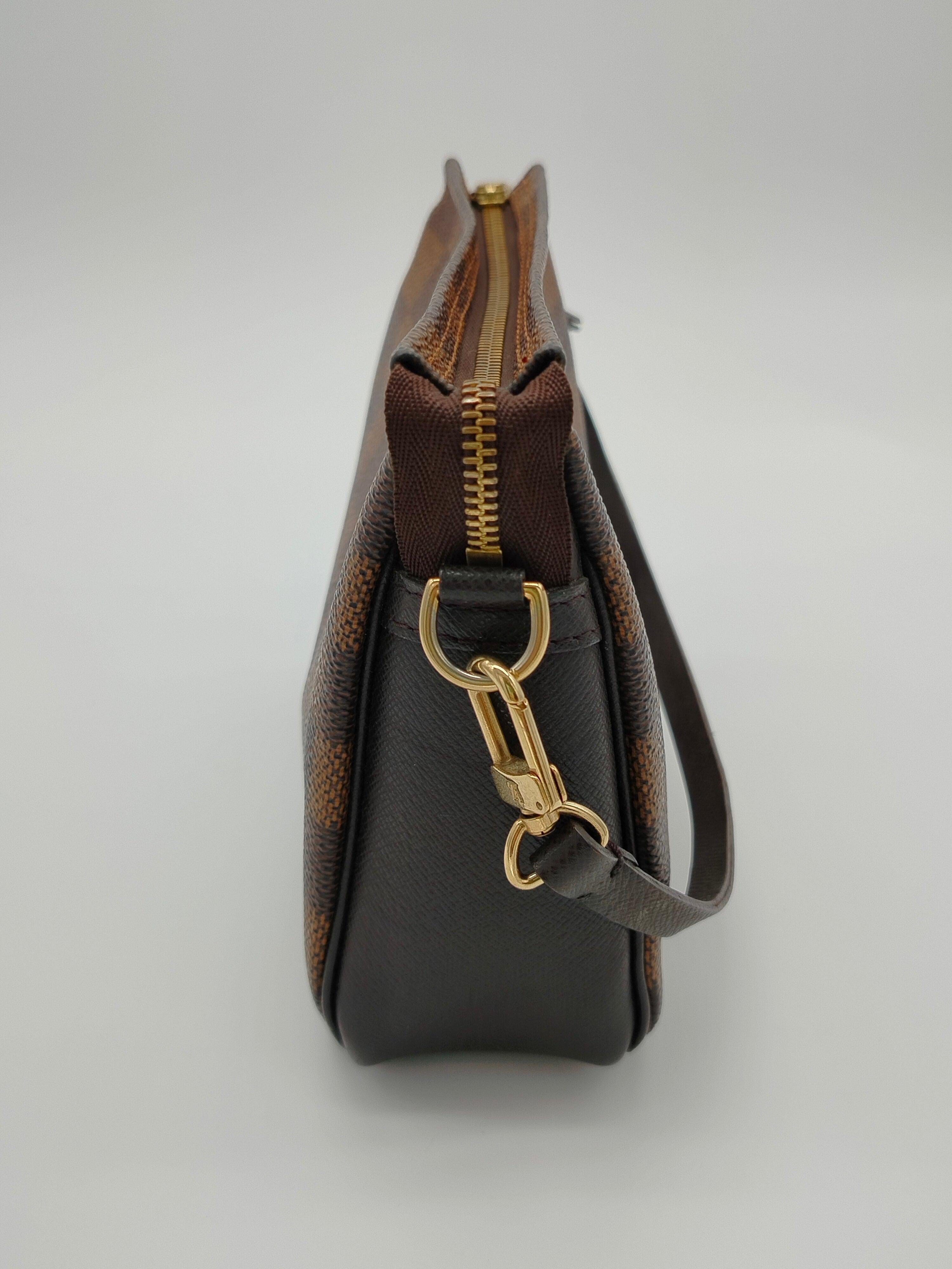 Louis Vuitton Pochette Damier Ebene Shoulder Bag - '90s For Sale 1