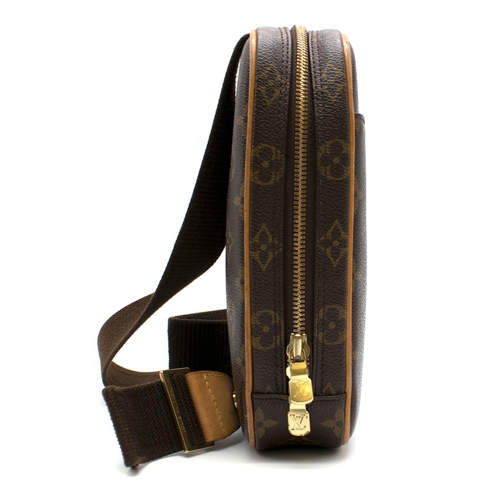 Louis Vuitton Pochette Gange crossbody bag

- Monogram 
- Top zip fastening
- Adjustable Shoulder strap
- Internal logo patch 
- Gold-tone hardware
- Front Slide Pocket 

Made in Spain

Please note, these items are pre-owned and may show signs of