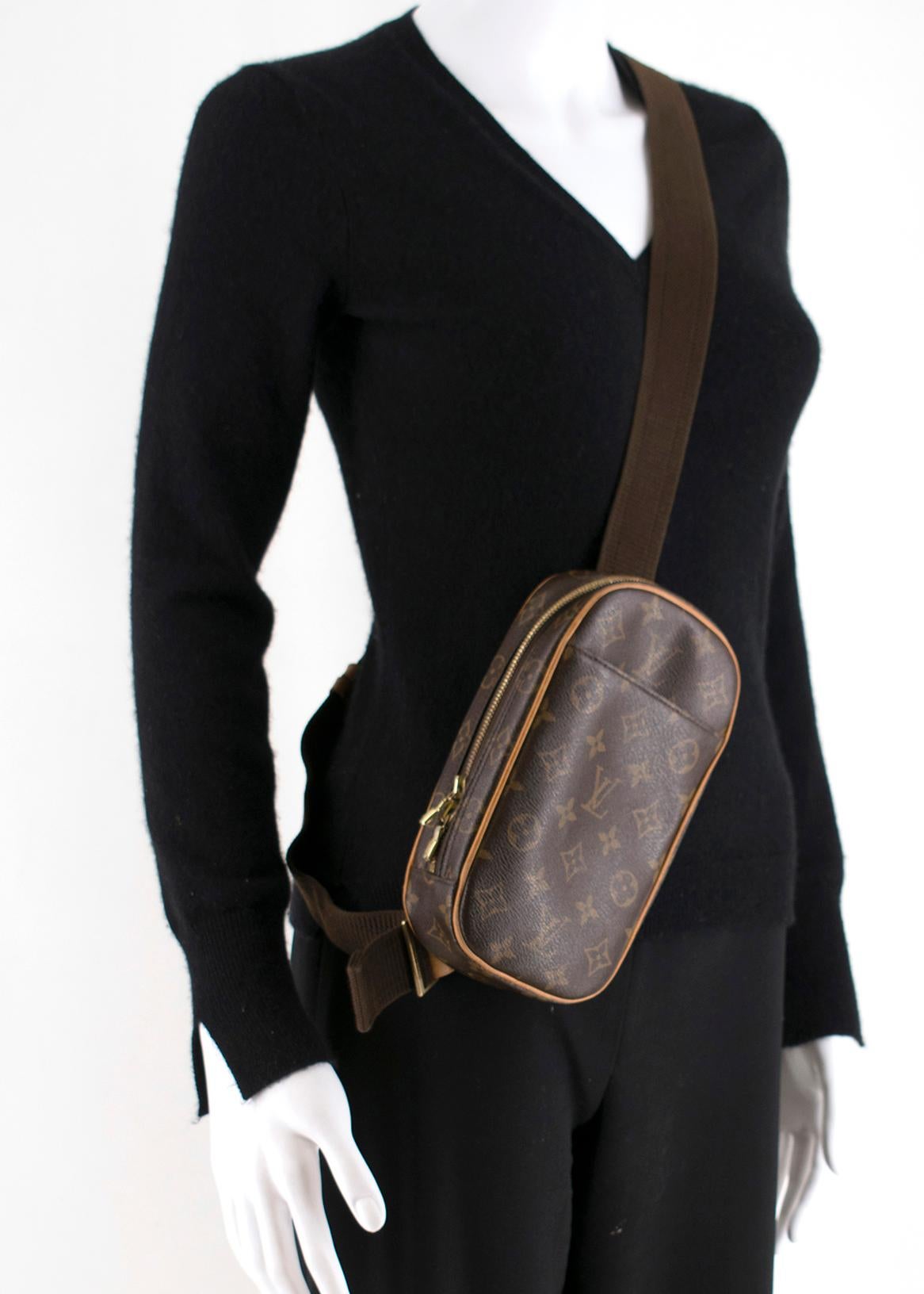 Black Louis Vuitton Pochette Gange Crossbody Bag  For Sale