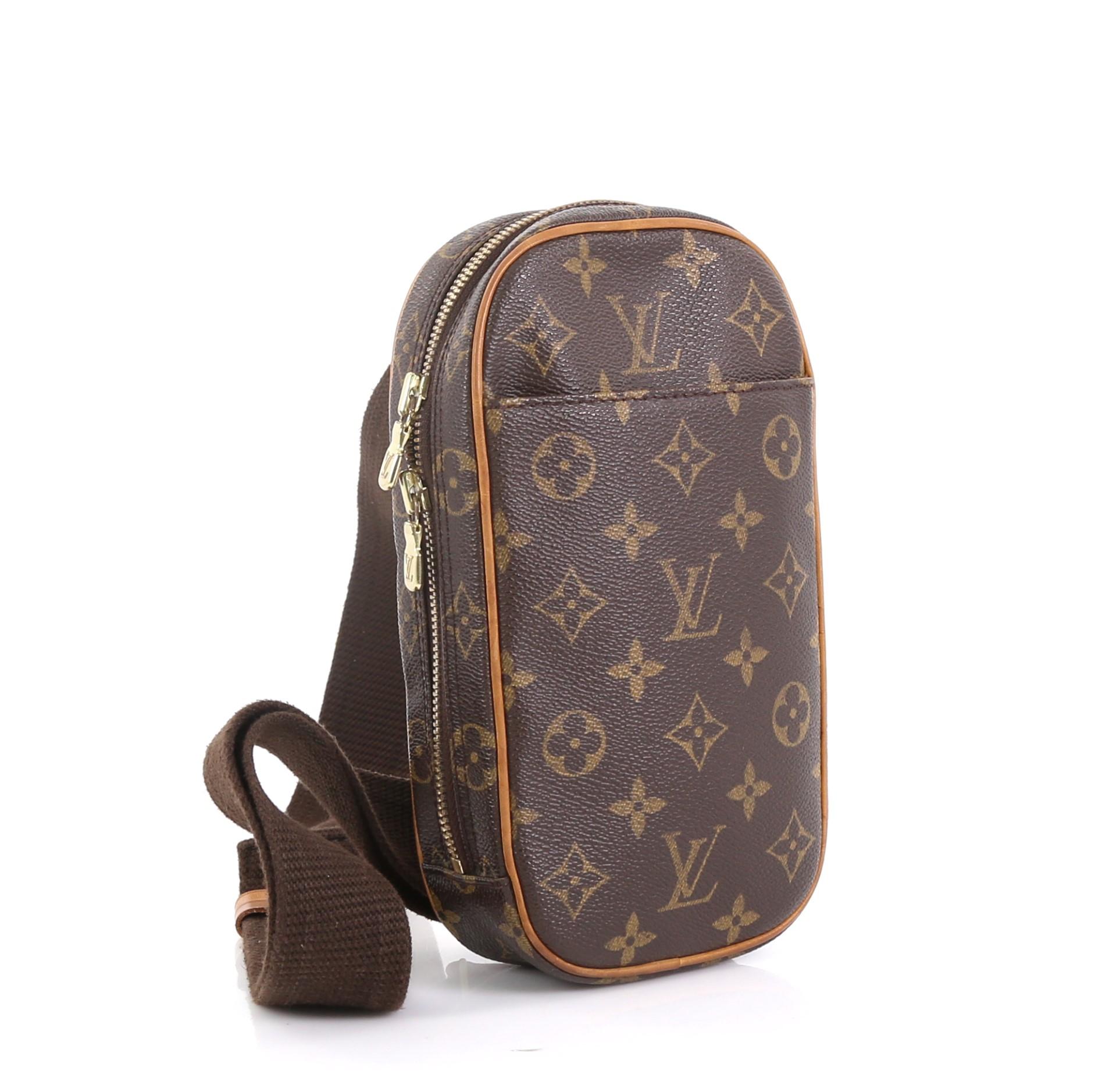 This Louis Vuitton Pochette Gange Monogram Canvas, crafted from brown monogram coated canvas, features an adjustable textile strap, exterior front pocket and gold-tone hardware. Its all-around zip closure opens to a brown fabric interior.