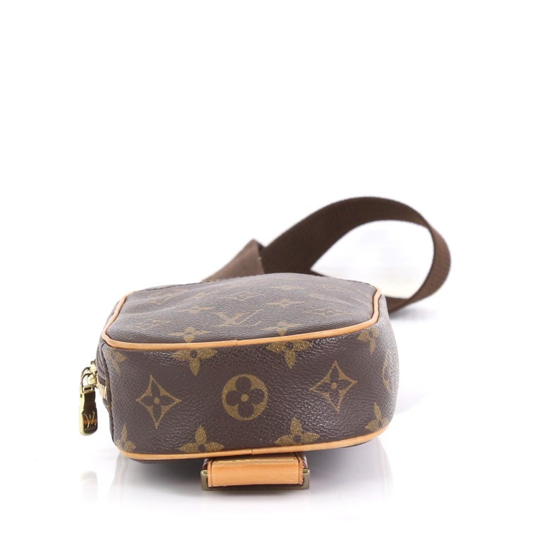 Louis Vuitton Womens Pouch - 4 For Sale on 1stDibs