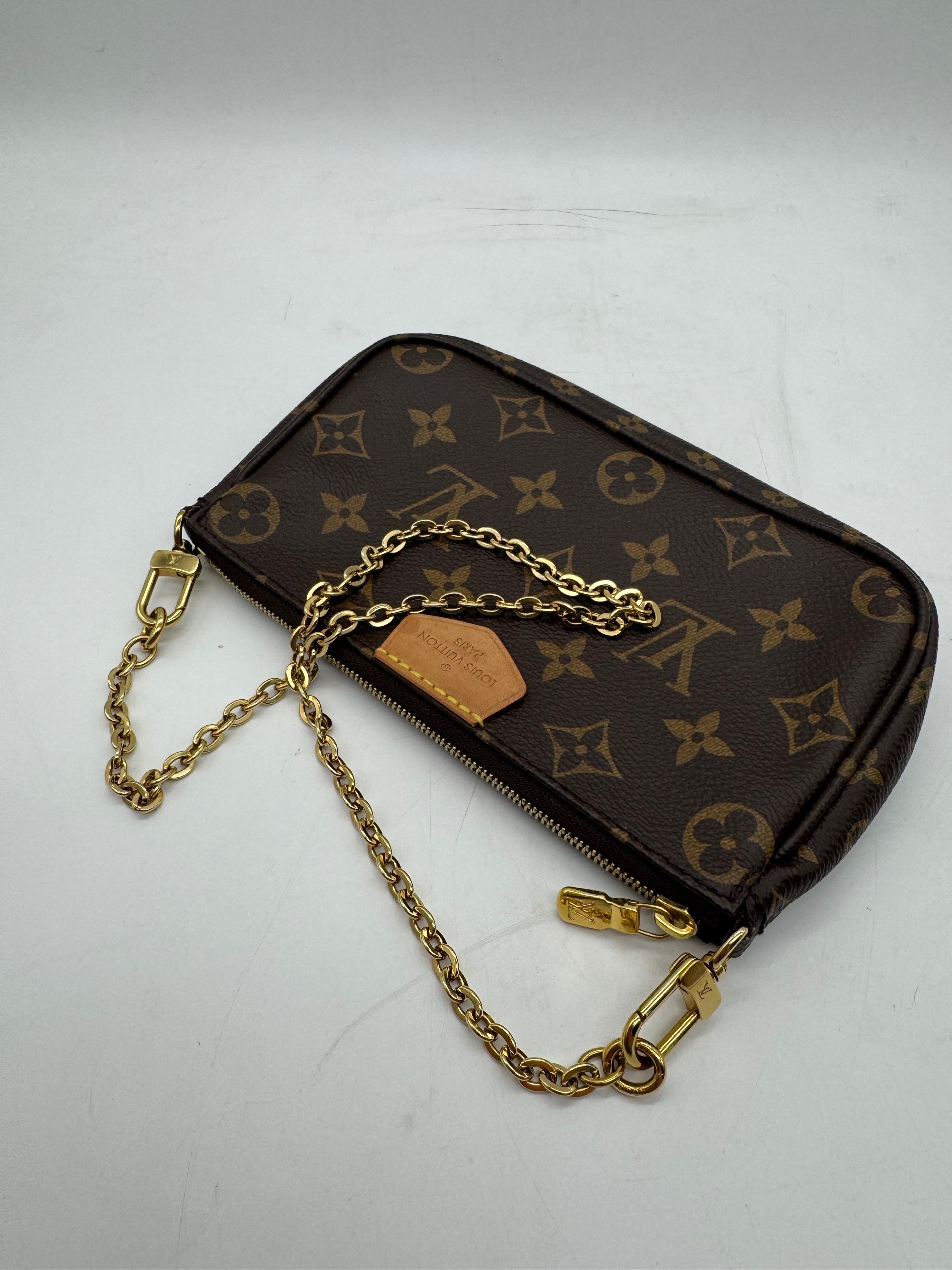 Excellent Condition 
Monogram Canvas 
Pochette with Gold chain 
 From the Multi Pochette set 