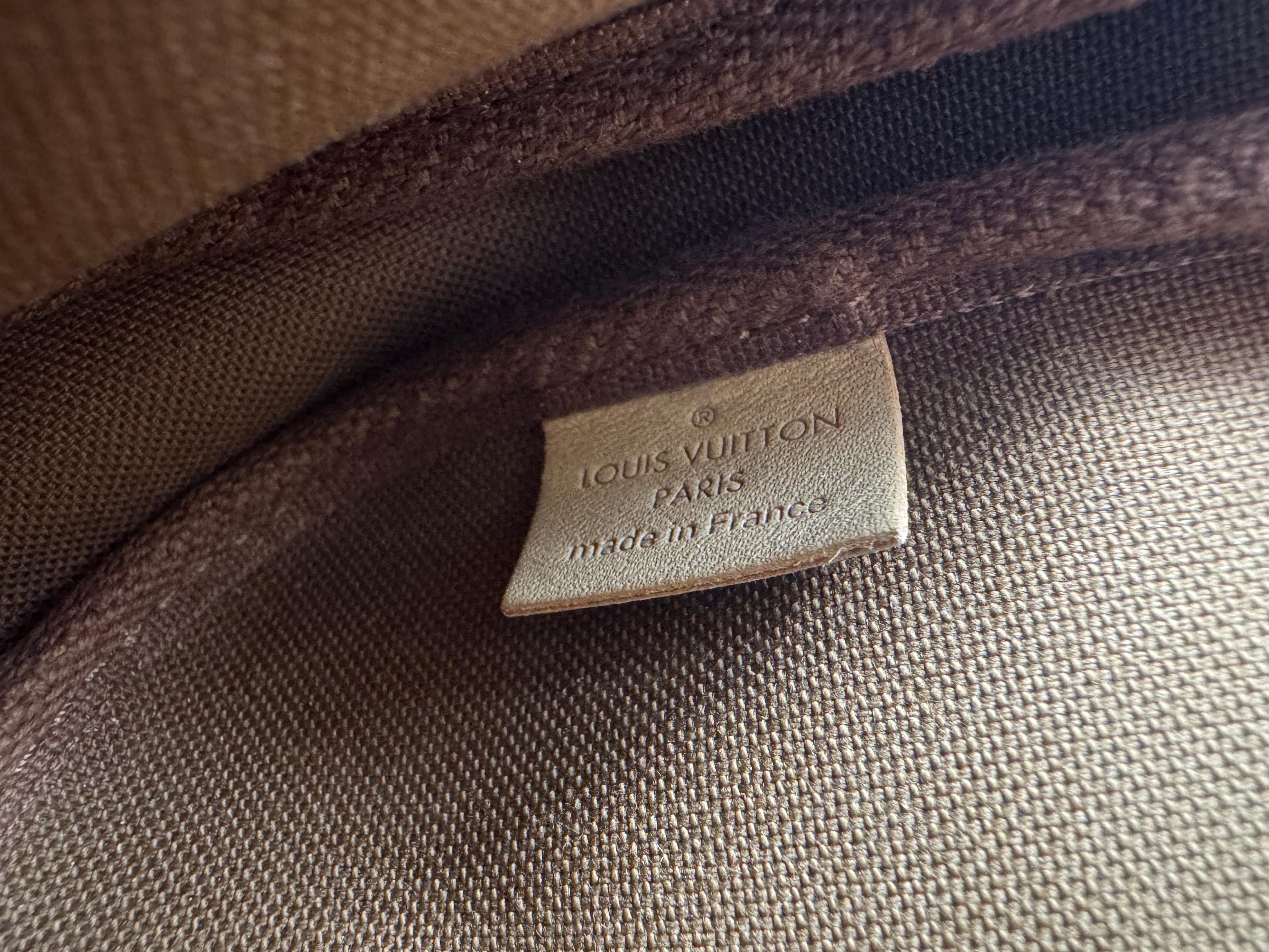 Women's or Men's Louis Vuitton Pochette Gold Chain  Monogram Canvas For Sale