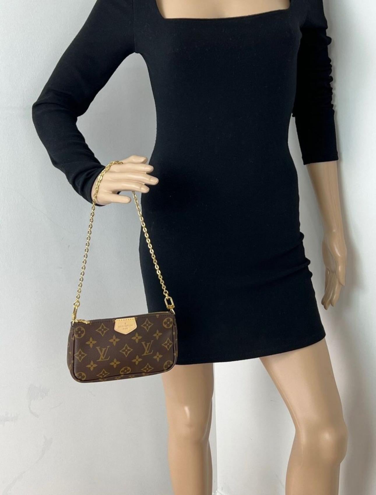 Louis Vuitton Pochette Gold Chain  Monogram Canvas For Sale 2