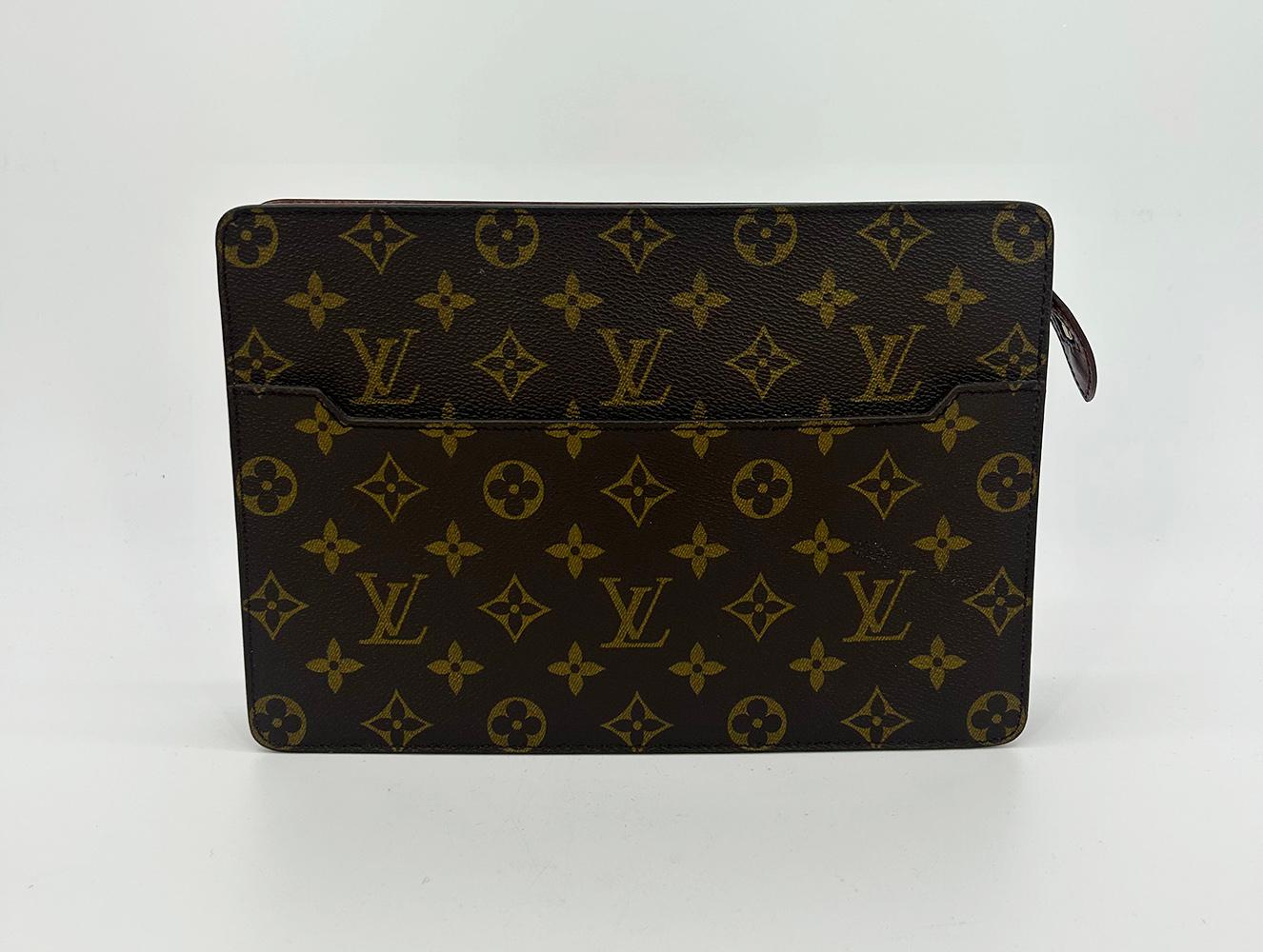 LOUIS VUITTON Pochette Homme clutch bag in excellent condition. Monogram canvas with front slit pocket and gold hardware. Top zip closure opens to a tan vuittonite interior. Excellent condition. No stains smells or scuffs. Clean corners edges and