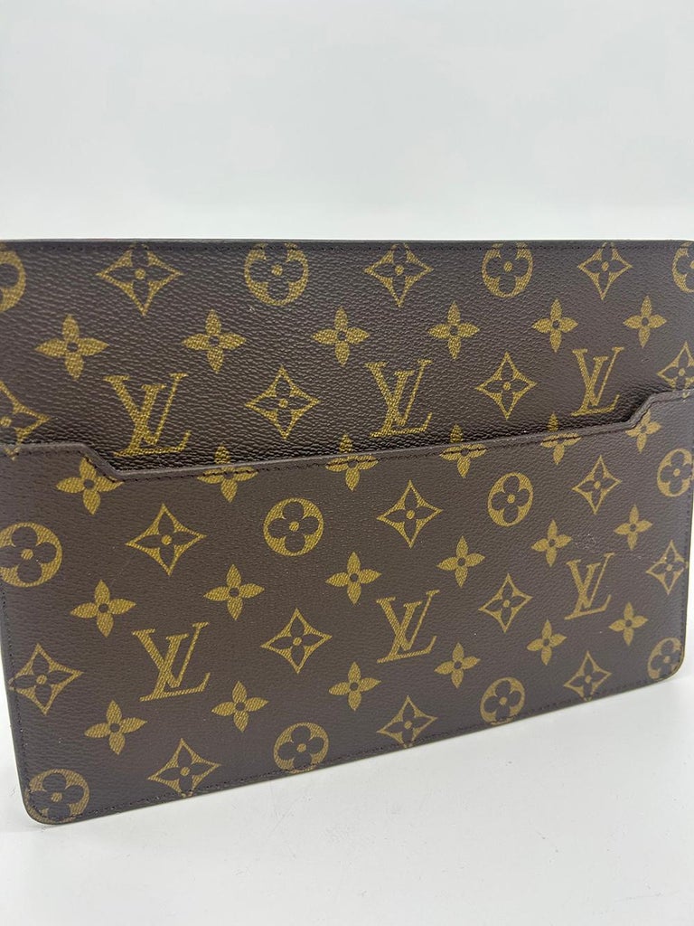 Sacs Louis Vuitton pour Homme, Achat / Vente de pochettes, sacoches et  sacs - Vestiaire Collective