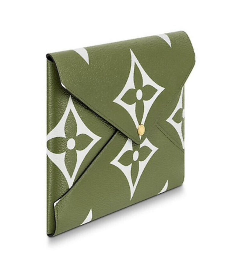 Kirigami leather clutch bag Louis Vuitton Green in Leather - 34271117
