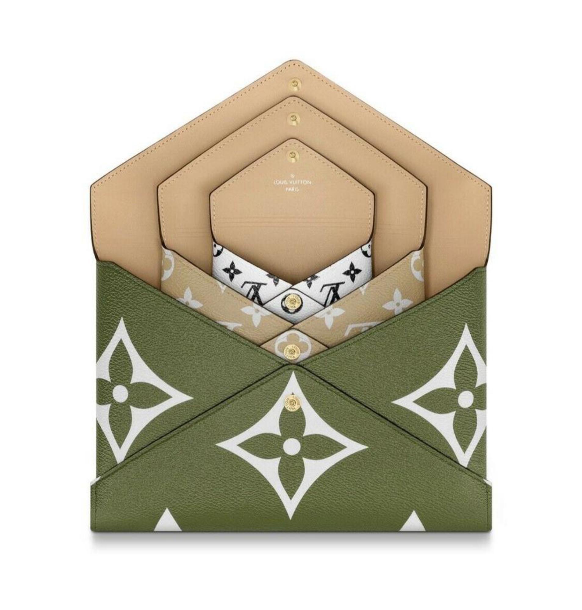 Louis Vuitton Pochette Kirigami Set Of Three Envelope 870430 GreenCanvas Clutch In New Condition For Sale In Forest Hills, NY