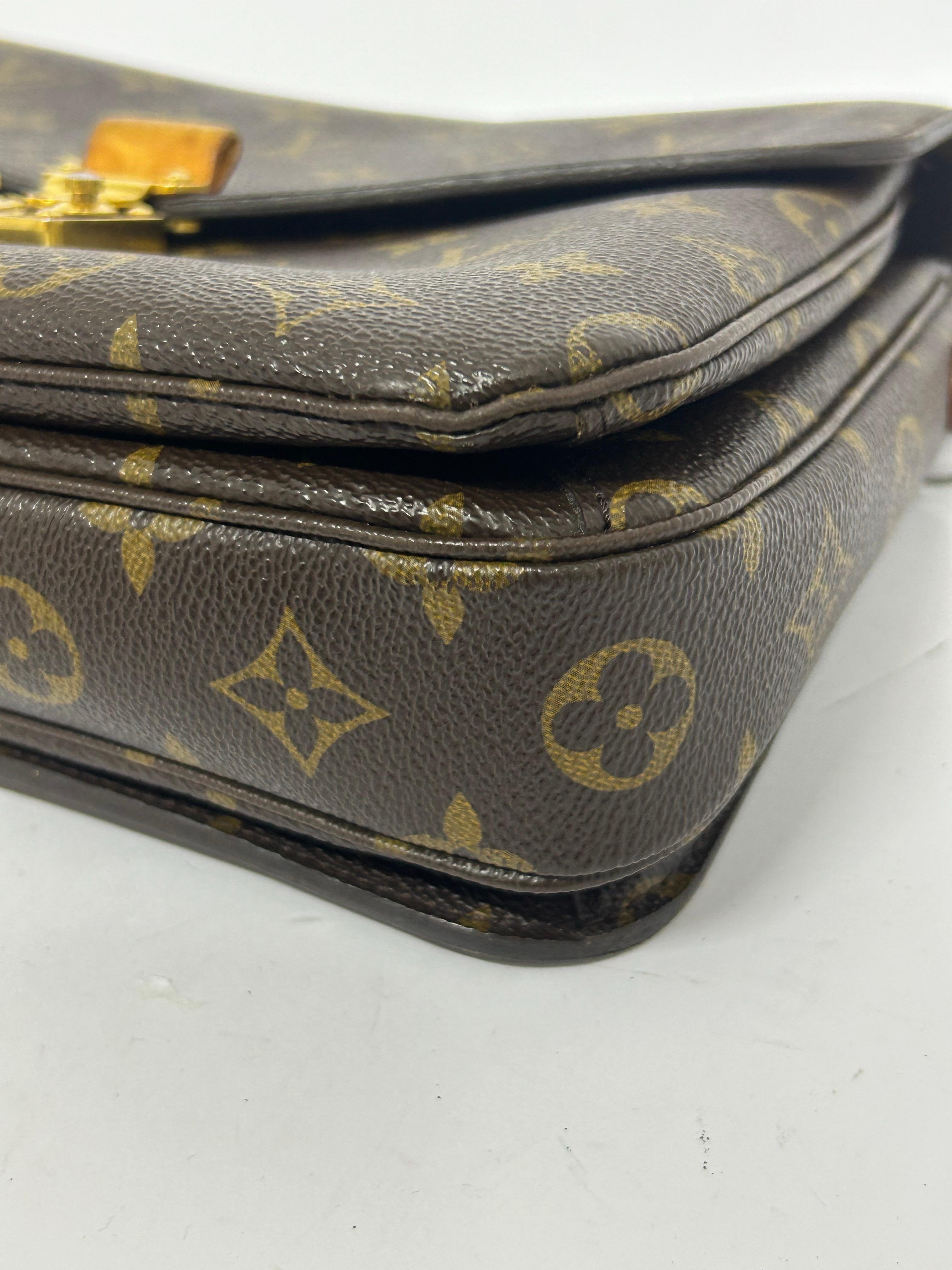Louis Vuitton Pochette Métis Bag 8