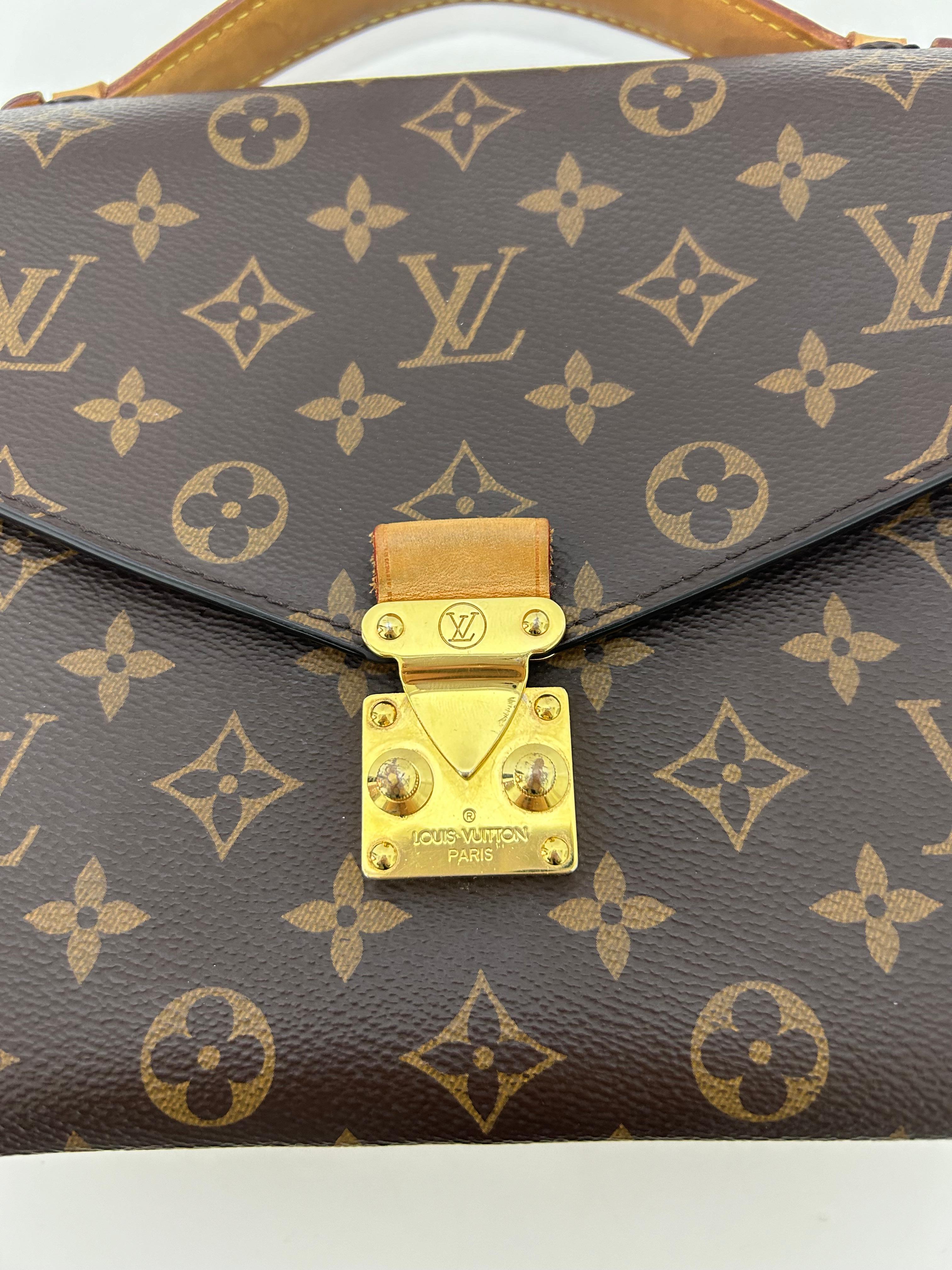 Louis Vuitton Pochette Métis Bag 10