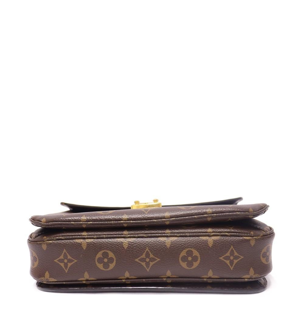 Louis Vuitton Pochette Métis Bag, Features monogram coated canvas, outside zipped pocket, 3 inside compartments and an removable, adjustable strap.

Material: Leather.
Hardware: Gold.
Height: 19cm
Width: 25cm
Depth: 7cm
Handle Drop: 4cm
Strap Drop: