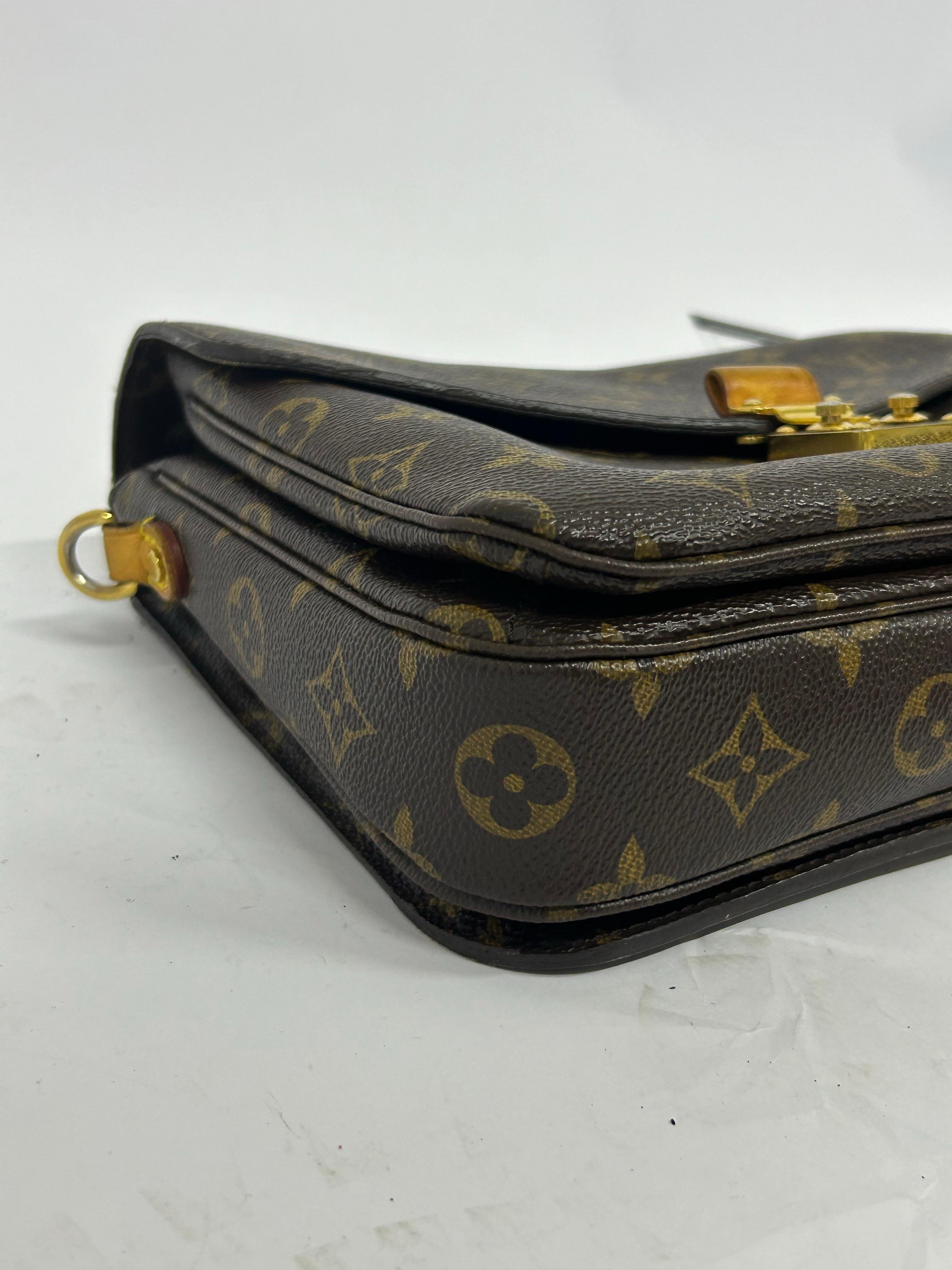 Louis Vuitton Pochette Métis Bag 2