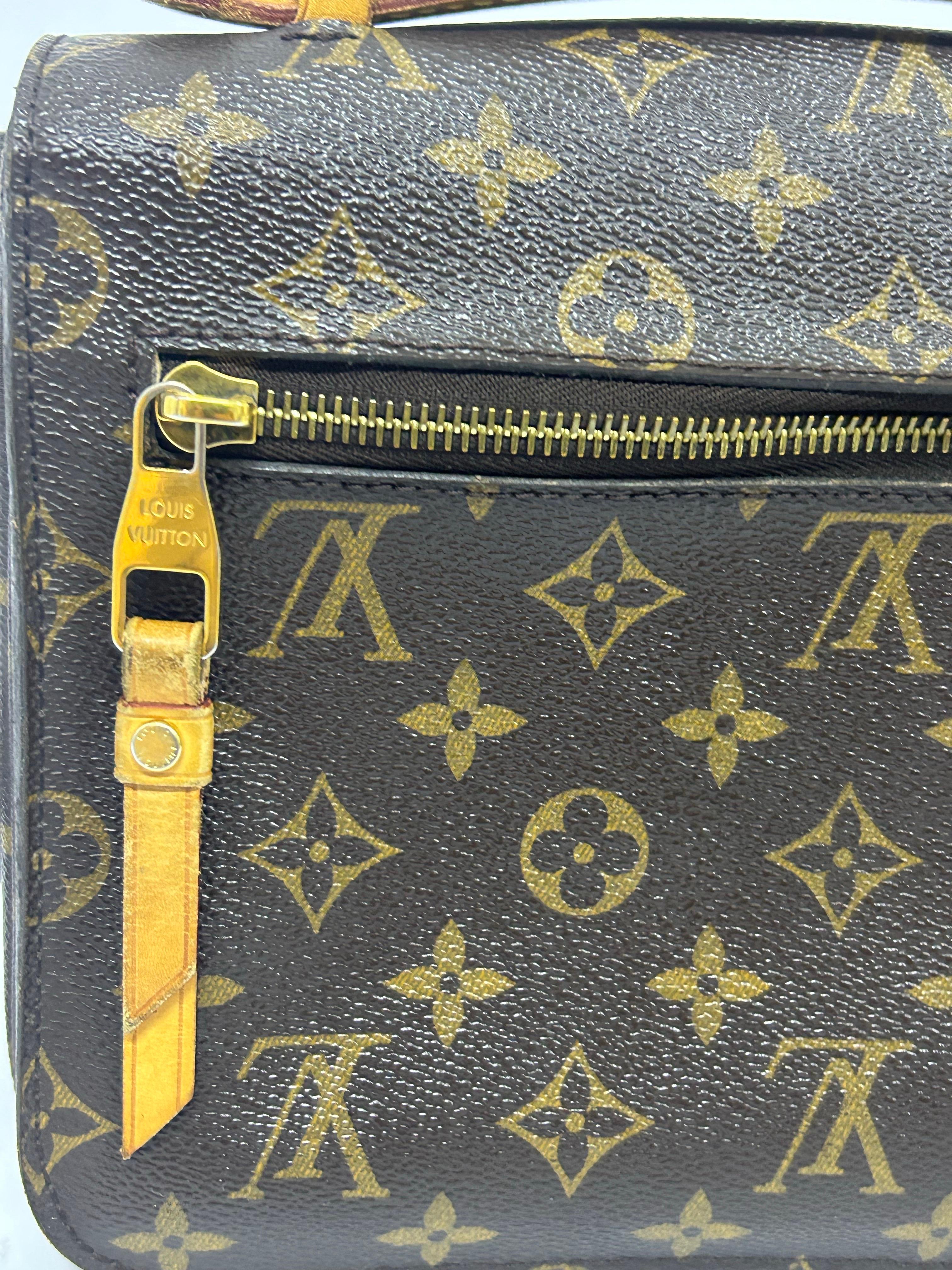 Louis Vuitton Pochette Métis Bag 4