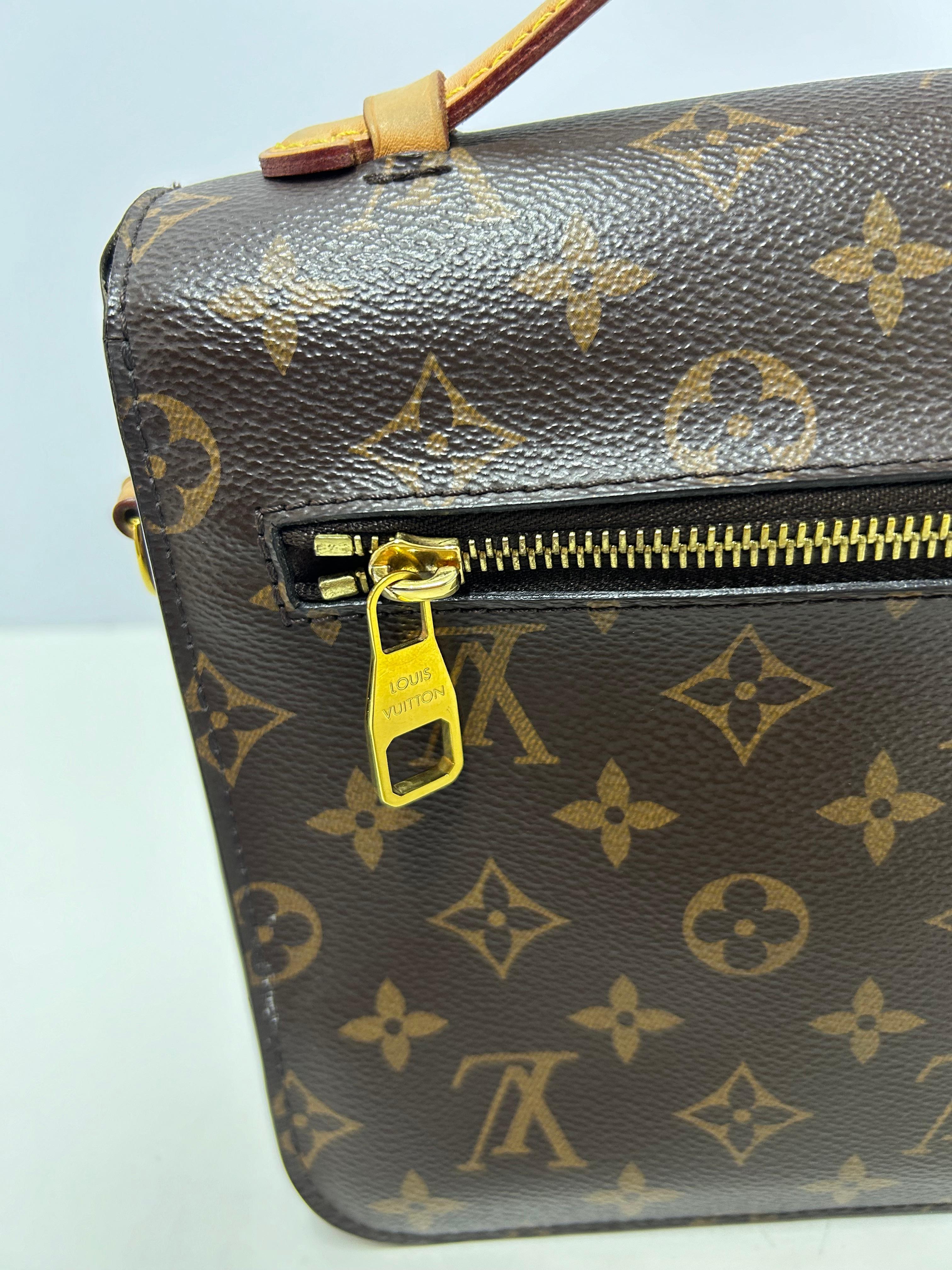 Louis Vuitton Pochette Métis Bag 5