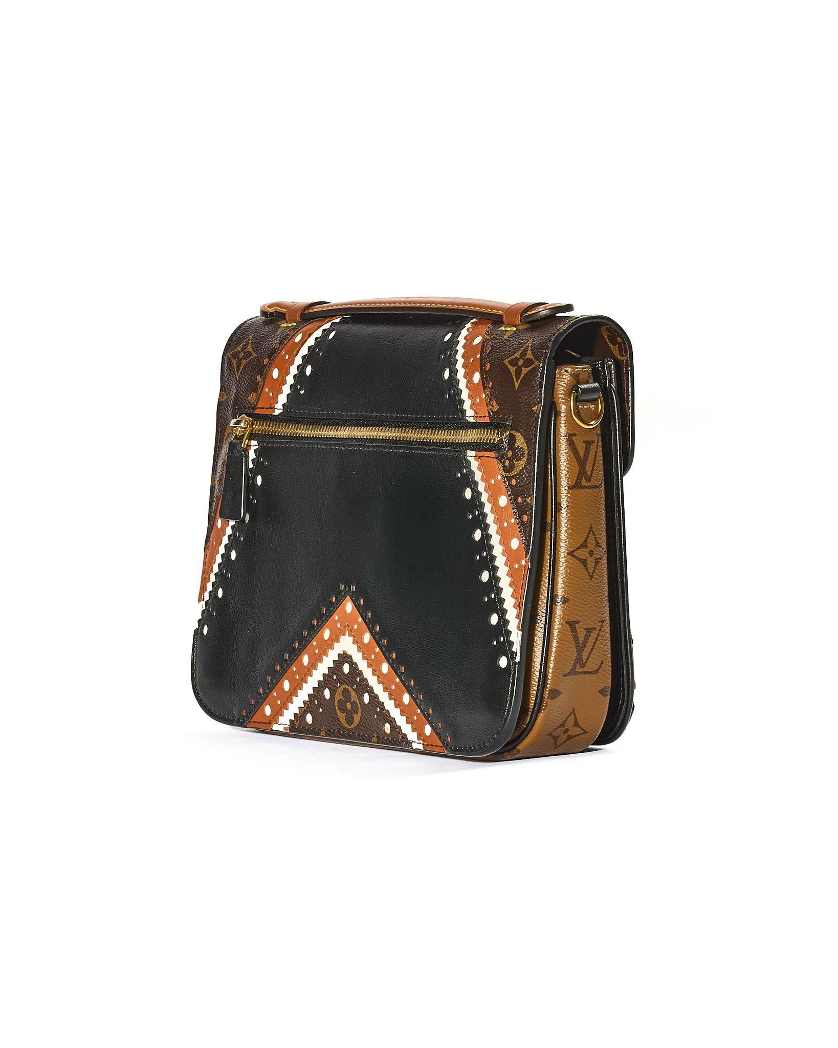 Louis Vuitton Pochette Métis Brougne Reverse Monogram en vente 1